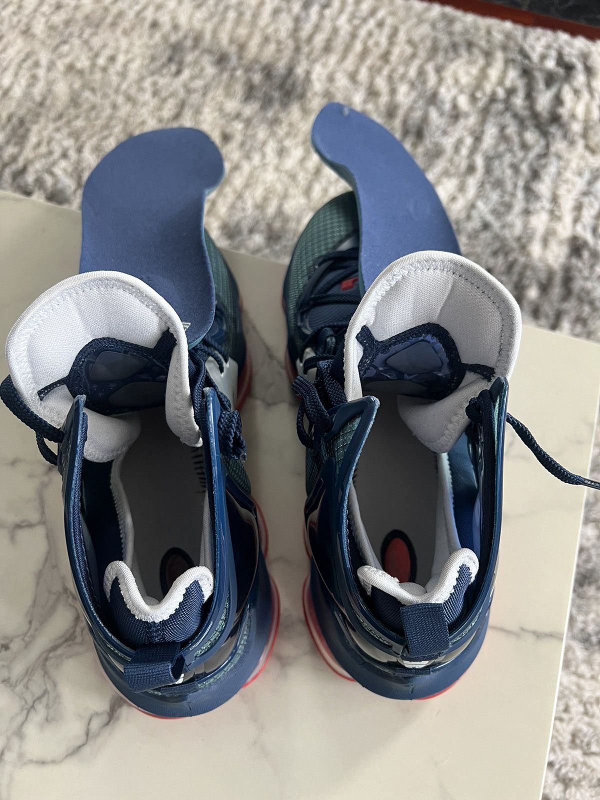 Nike Lebron 19: UCONN Huskies Away PE Size US 10.5 / EU 43-44 - 16 Thumbnail