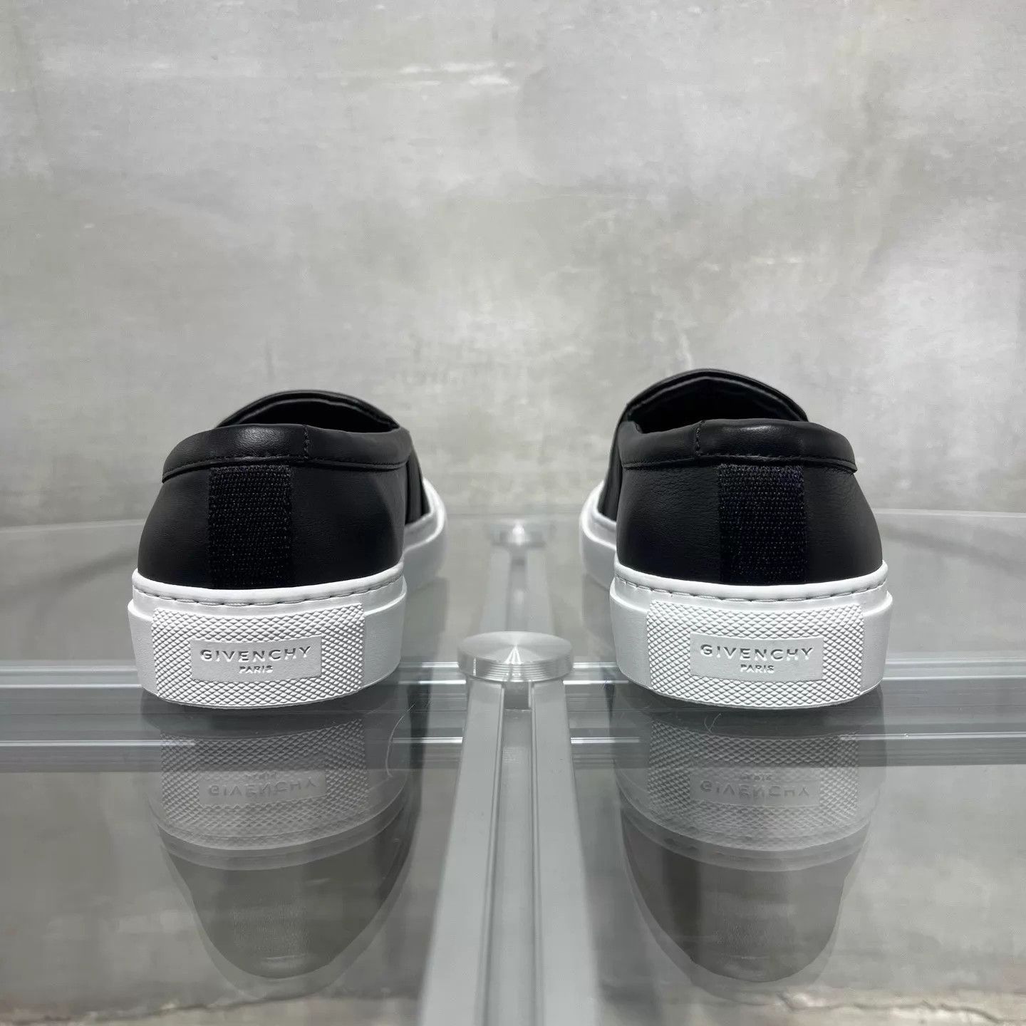 Givenchy Givenchy black slip-on 39 new Size US 6 / EU 39 - 6 Thumbnail