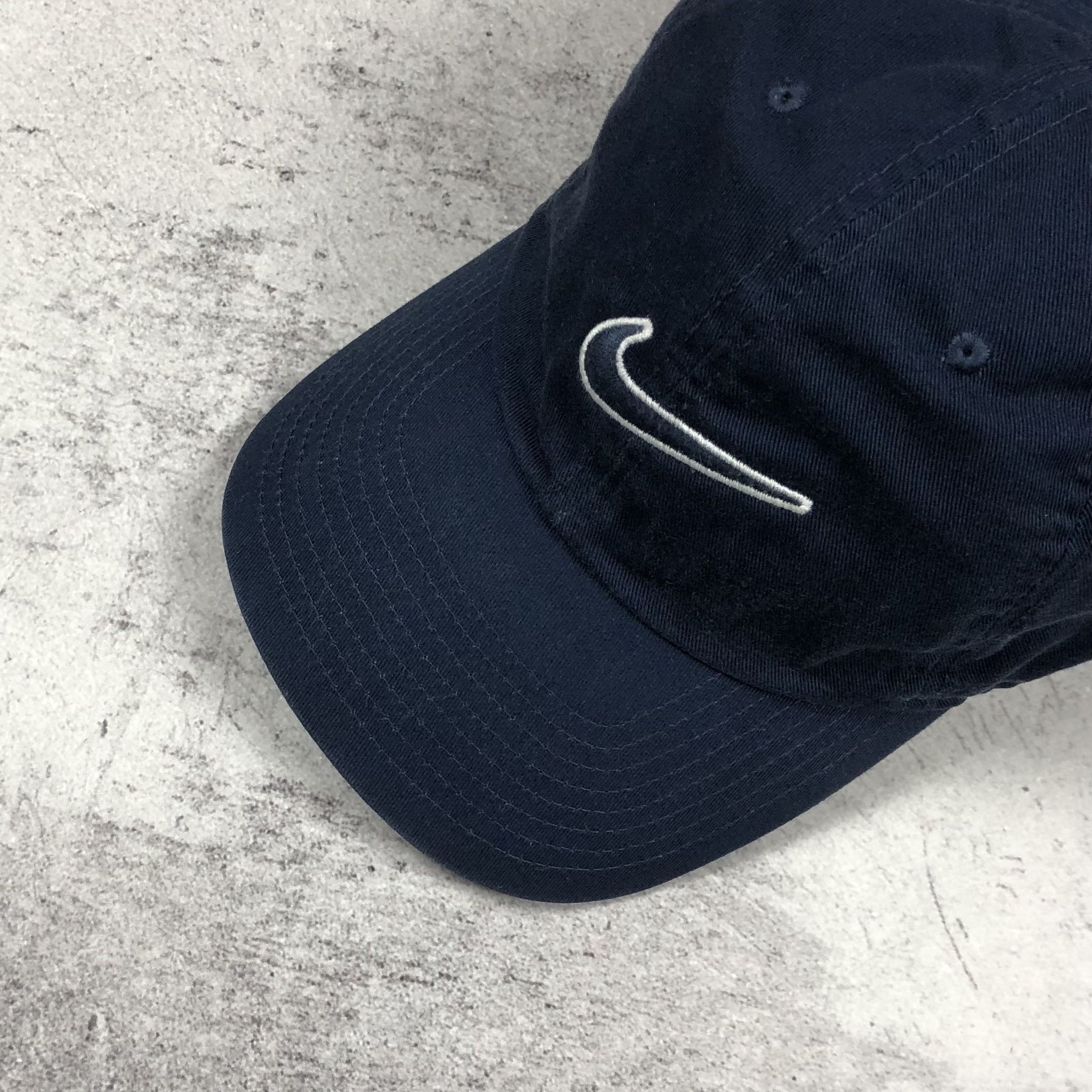 Nike Vintage Nike Drill Centre Embroidered Swoosh Navy Cap Size ONE SIZE - 2 Thumbnail