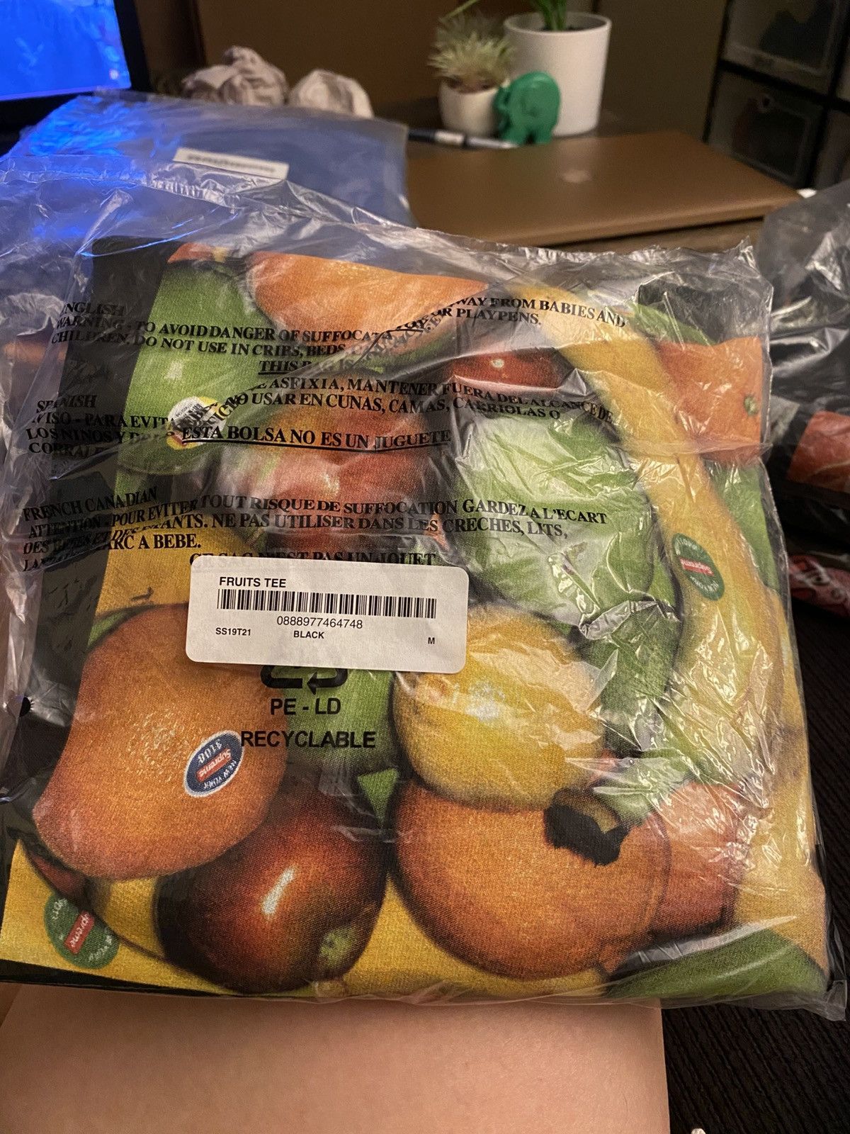 Supreme Supreme Fruit Tee Black Size M Size US M / EU 48-50 / 2 - 1 Thumbnail