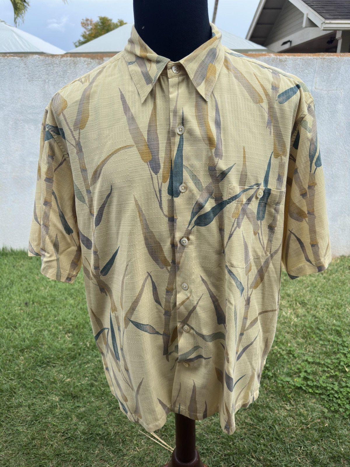 Tori Richard PreOwned Tori Richard Yellow Hawaiian Print Men's XL Size US XL / EU 56 / 4 - 1 Thumbnail