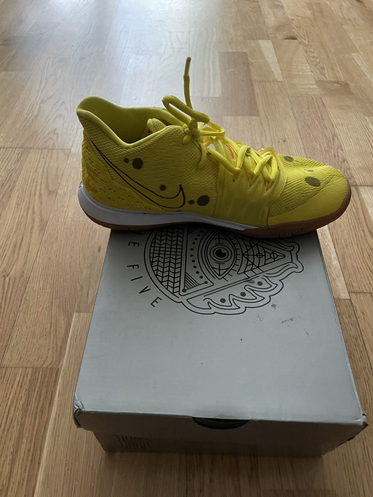 Nike SpongeBob Kyrie 5 Size US 6.5 / EU 39-40 - 5 Thumbnail
