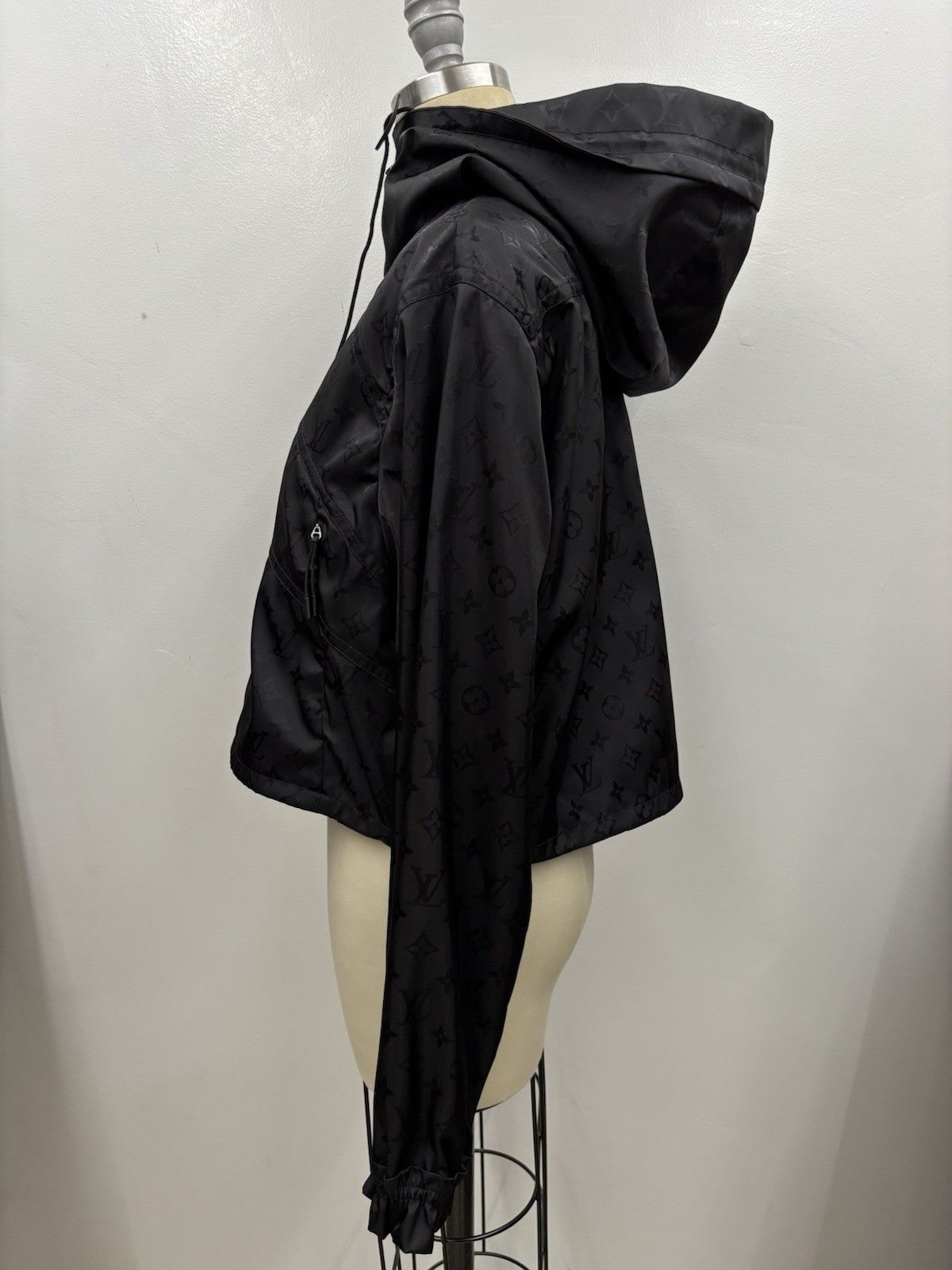 Louis Vuitton Louis Vuitton Black Cropped Monogram Windbreaker Jacket Size XXS / US 00 / IT 34 - 8 Thumbnail