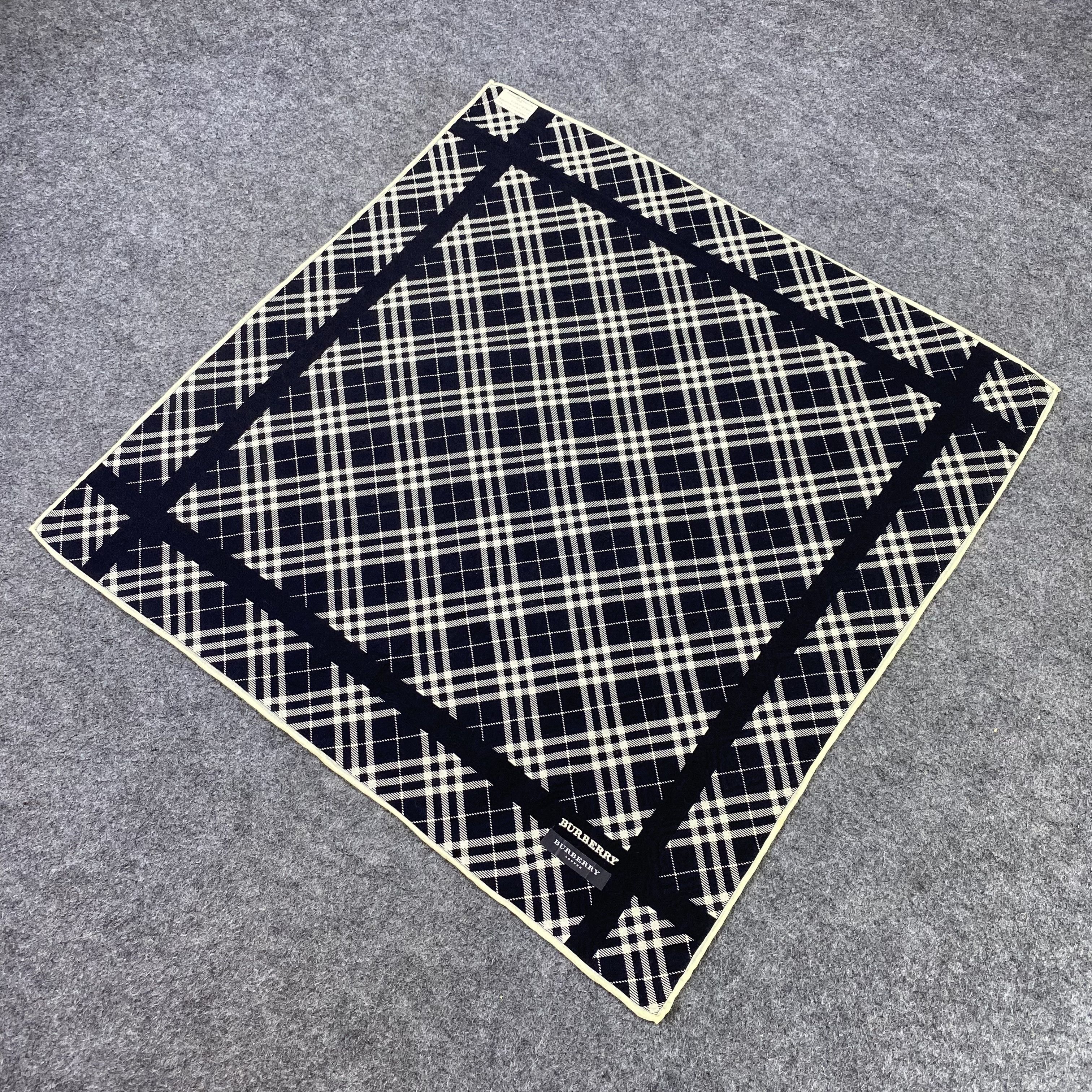 Burberry Burberry Handkerchief Neckerchief Bandana-B1722 Size ONE SIZE - 4 Thumbnail