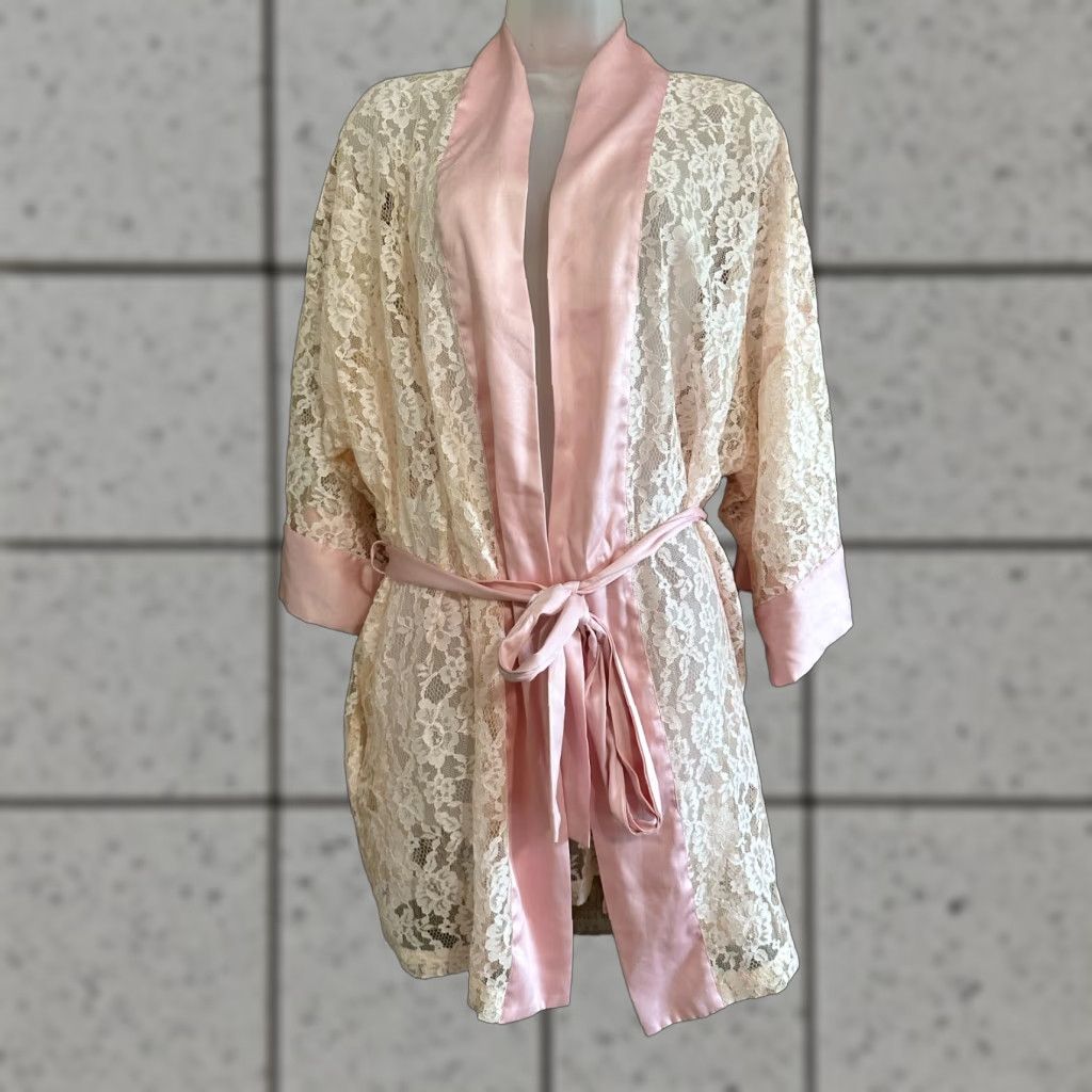 Victoria's Secret VINTAGE Victoria's Secret Satin Robe Belted Floral Light Pink Lace Kimono Ladies Style Belted Rope? Size ONE SIZE - 1 Thumbnail