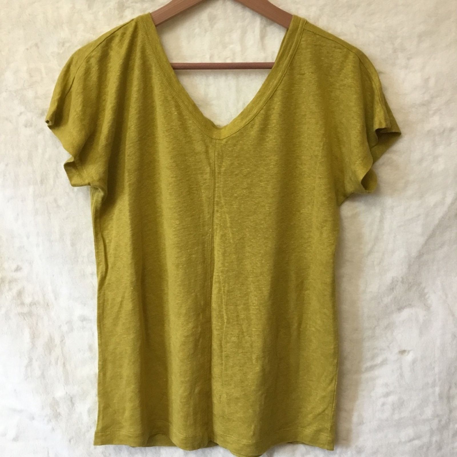 Banana Republic Banana Republic Gold Double Side V-Neck Linen T-shirt Size XS / US 0-2 / IT 36-38 - 2 Thumbnail