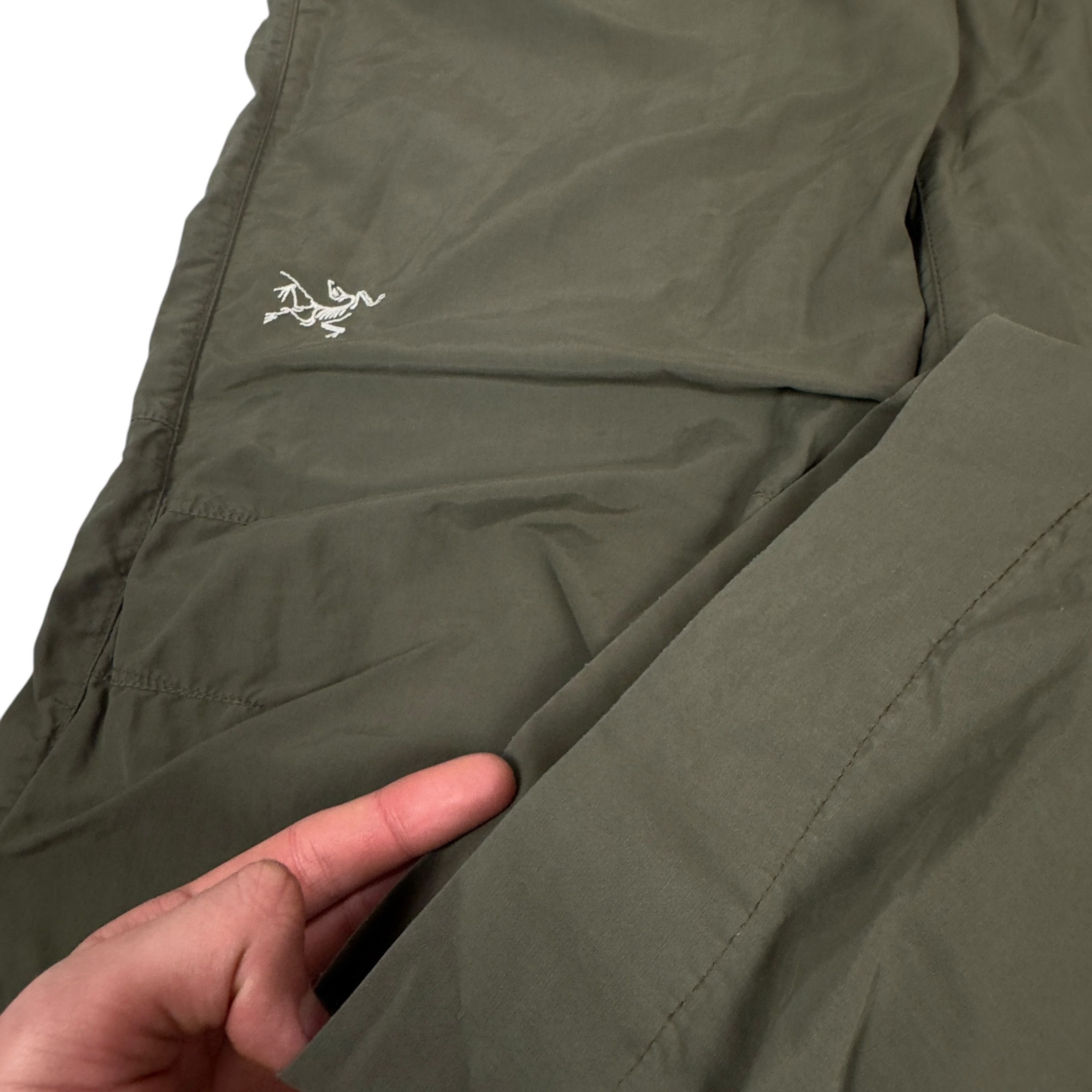 Arc'teryx × Vintage Arc'teryx Women's Olive Green High Rise Straight Leg Pants 8 Size 30" / US 8 / IT 44 - 4 Thumbnail