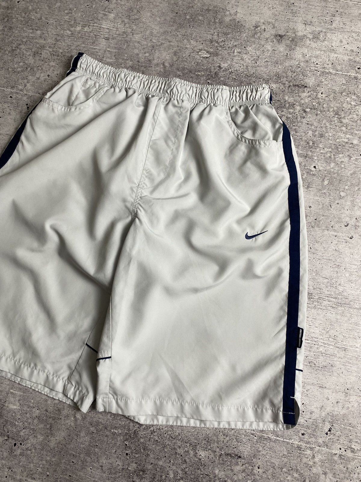 Nike Nike Vintage Shorts Size US 34 / EU 50 - 2 Thumbnail