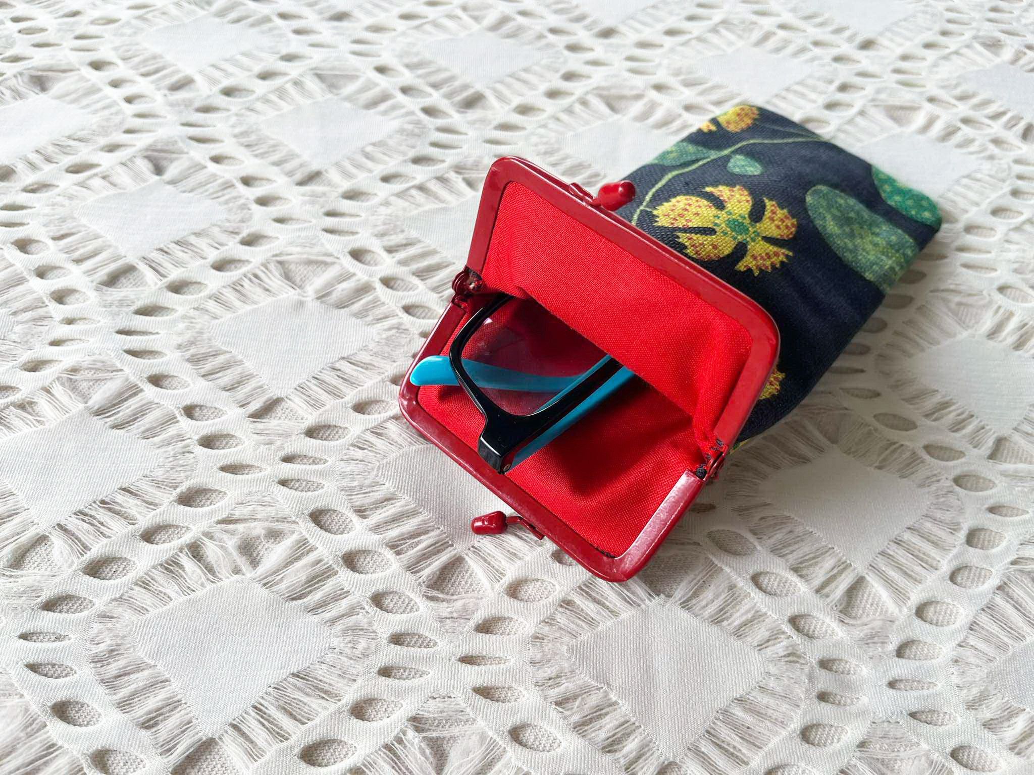Vintage Black yellow green FLORALS printed, RED frame glasses case Size ONE SIZE - 9 Thumbnail