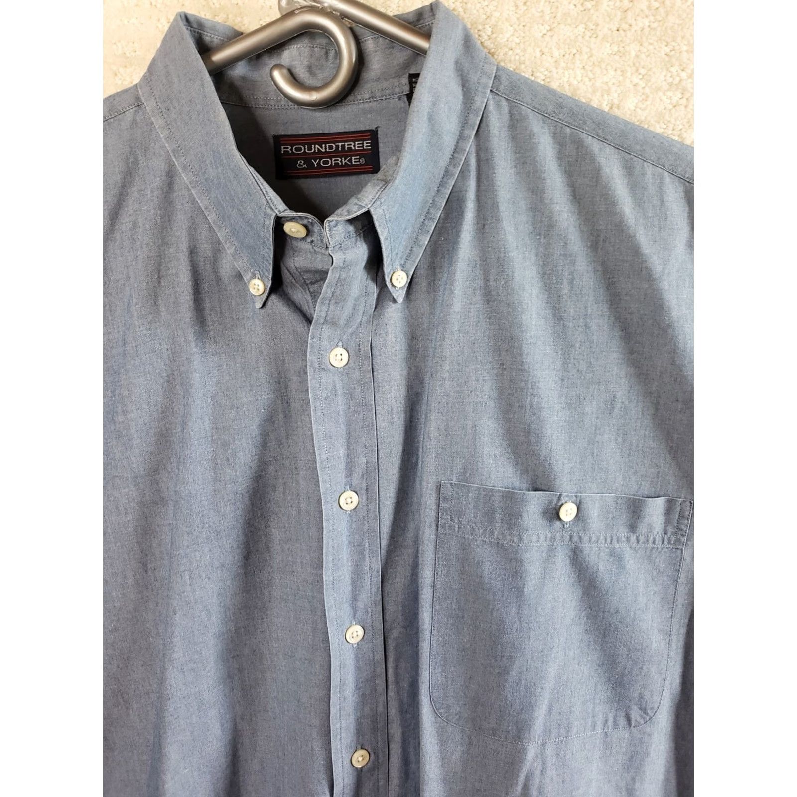 Roundtree & Yorke VINTAGE Roundtree Yorke Mens Denim Shirt XL Light Blue Short Sleeve Button-Up Regular Fit Classic 90s Mens Size US XL / EU 56 / 4 - 4 Thumbnail