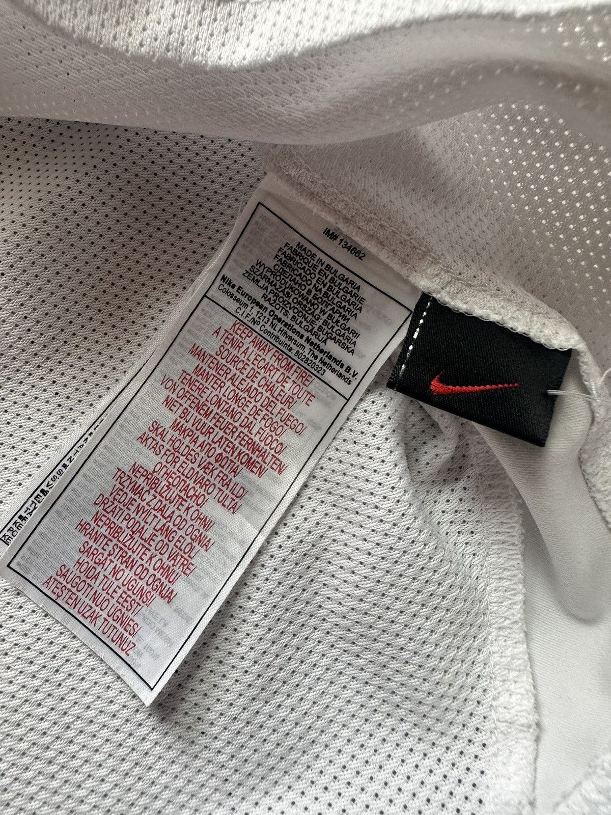 Nike × Vintage Vintage Nike Juventus soccer jersey size M striped Size US M / EU 48-50 / 2 - 4 Thumbnail
