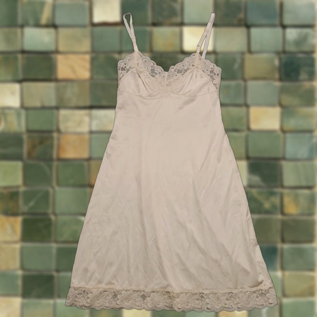 Vintage VINTAGE Lorraine Nightgown Womens 36 Tall Beige Nylon Lace Romantic Cottagecore Camisole Sleeveless Shirt Dress Womens Lace Size ONE SIZE - 1 Thumbnail