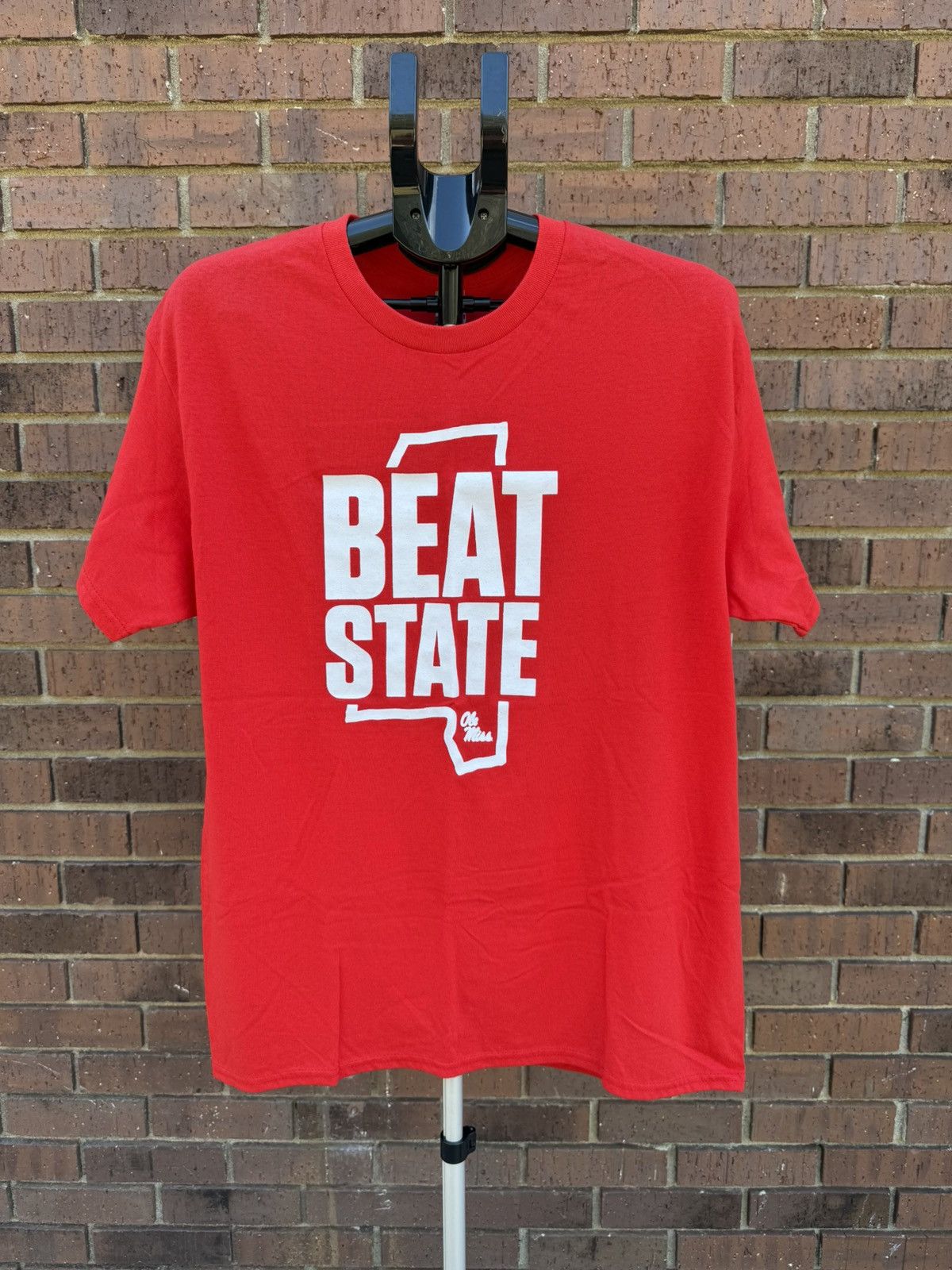 Gildan Ole Miss Rebels Red Short Sleeve Beat State Egg Bowl T Shirt Size US L / EU 52-54 / 3 - 1 Thumbnail