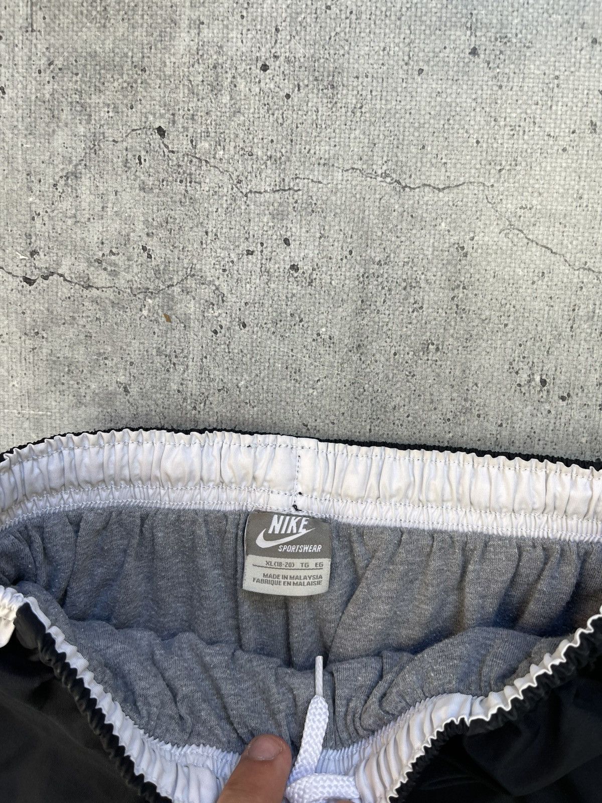 Nike Nike Baggy Vintage Y2K Nylon Track Pants Joggers Hype S M Size US 32 / EU 48 - 5 Thumbnail