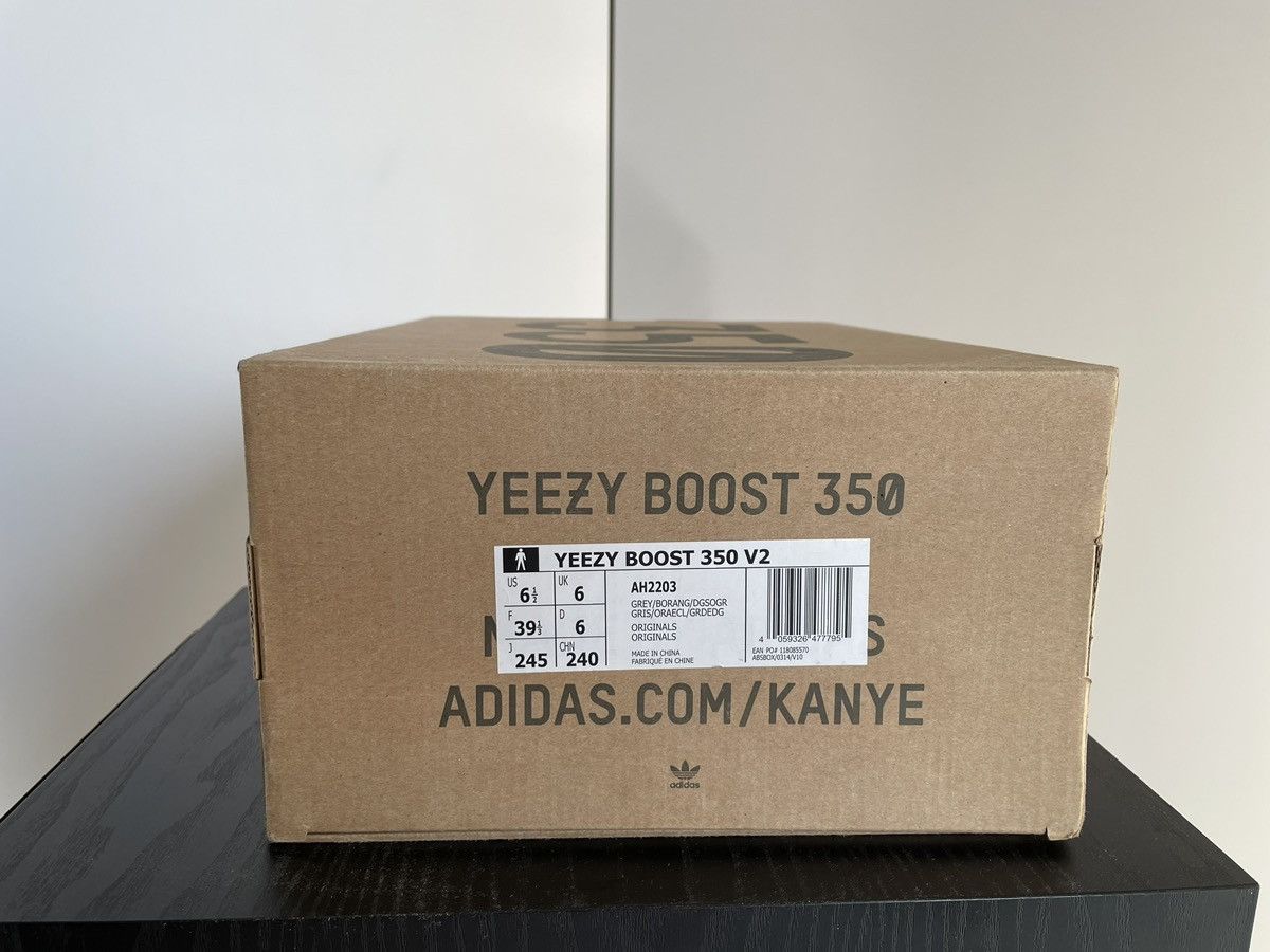 Adidas Yeezy Beluga 2.0 Size US 8.5 / IT 38.5 - 5 Thumbnail
