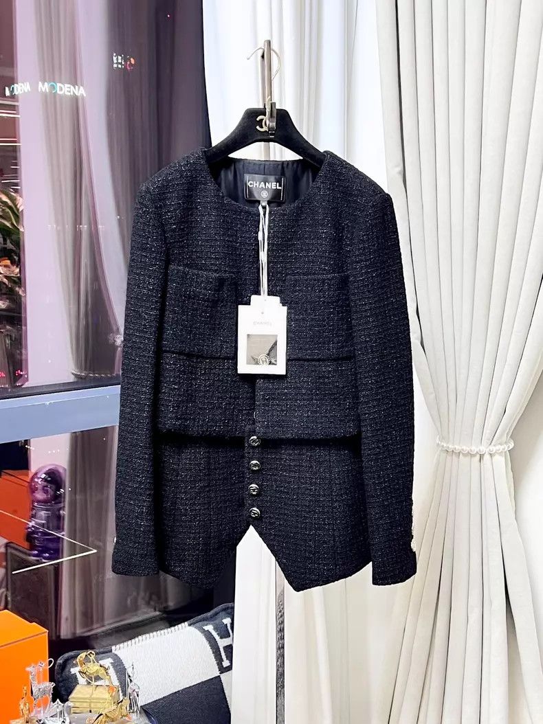 Chanel Chanel Knitted round-neck long-sleeved short jacket Size XS / US 0-2 / IT 36-38 - 1 Thumbnail