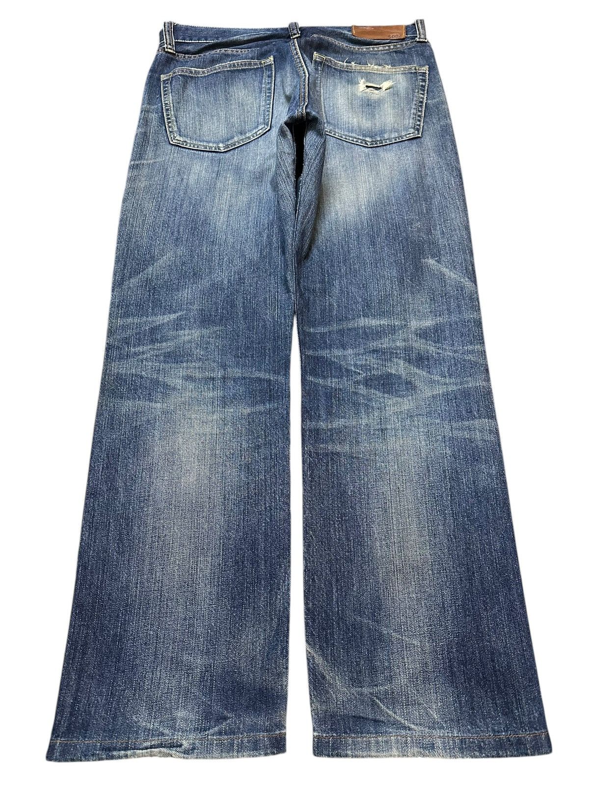 Uniqlo Vintage Japanese Uniqlo Blue Faded Wash Distress Loose Jeans Size US 32 / EU 48 - 2 Thumbnail