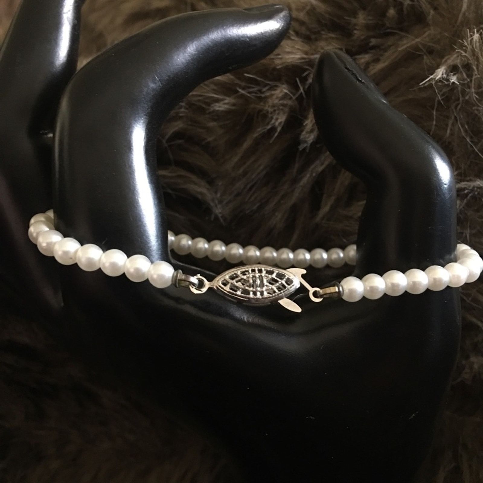 Vintage Vintage petite pearl silver tone clasp bracelet Size ONE SIZE - 1 Thumbnail