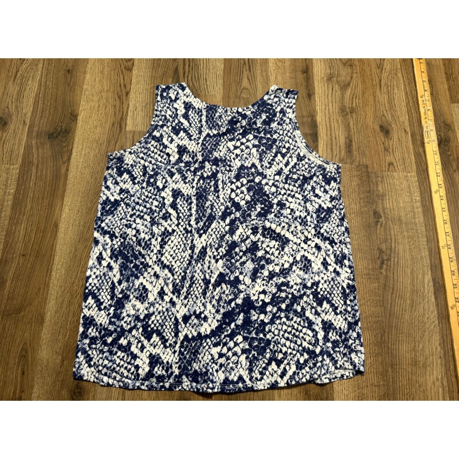 Vintage Belle Tank Top Women's Size Medium Blue White Allover Printed Round Neck Shirt Tank Belle Tank Top Mens? No. Size M / US 6-8 / IT 42-44 - 2 Thumbnail