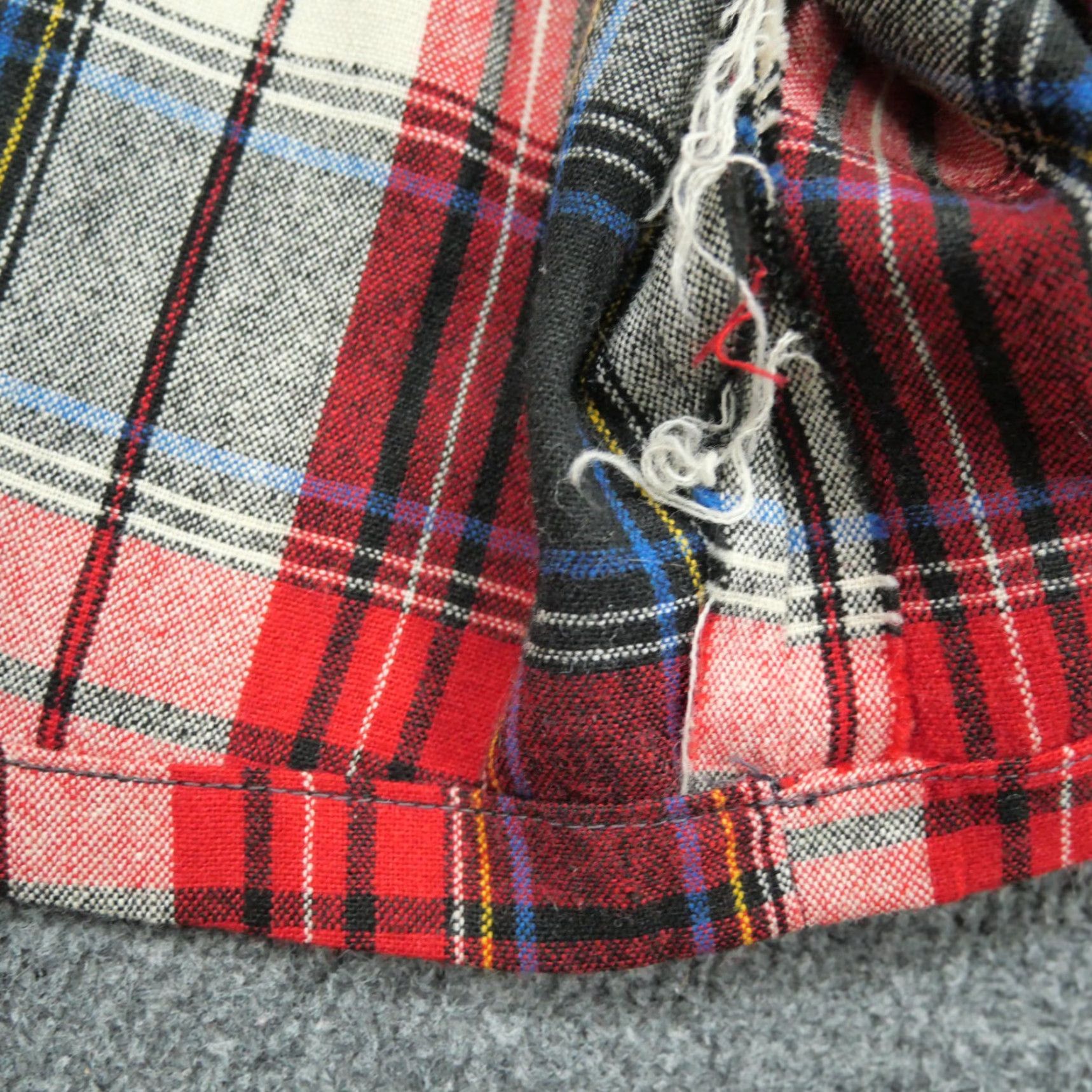 Vintage VINTAGE Princeton Park Shirt Mens Adult Medium Red Plaid Wool Button-Up with Pocket(s) Size US M / EU 48-50 / 2 - 7 Thumbnail