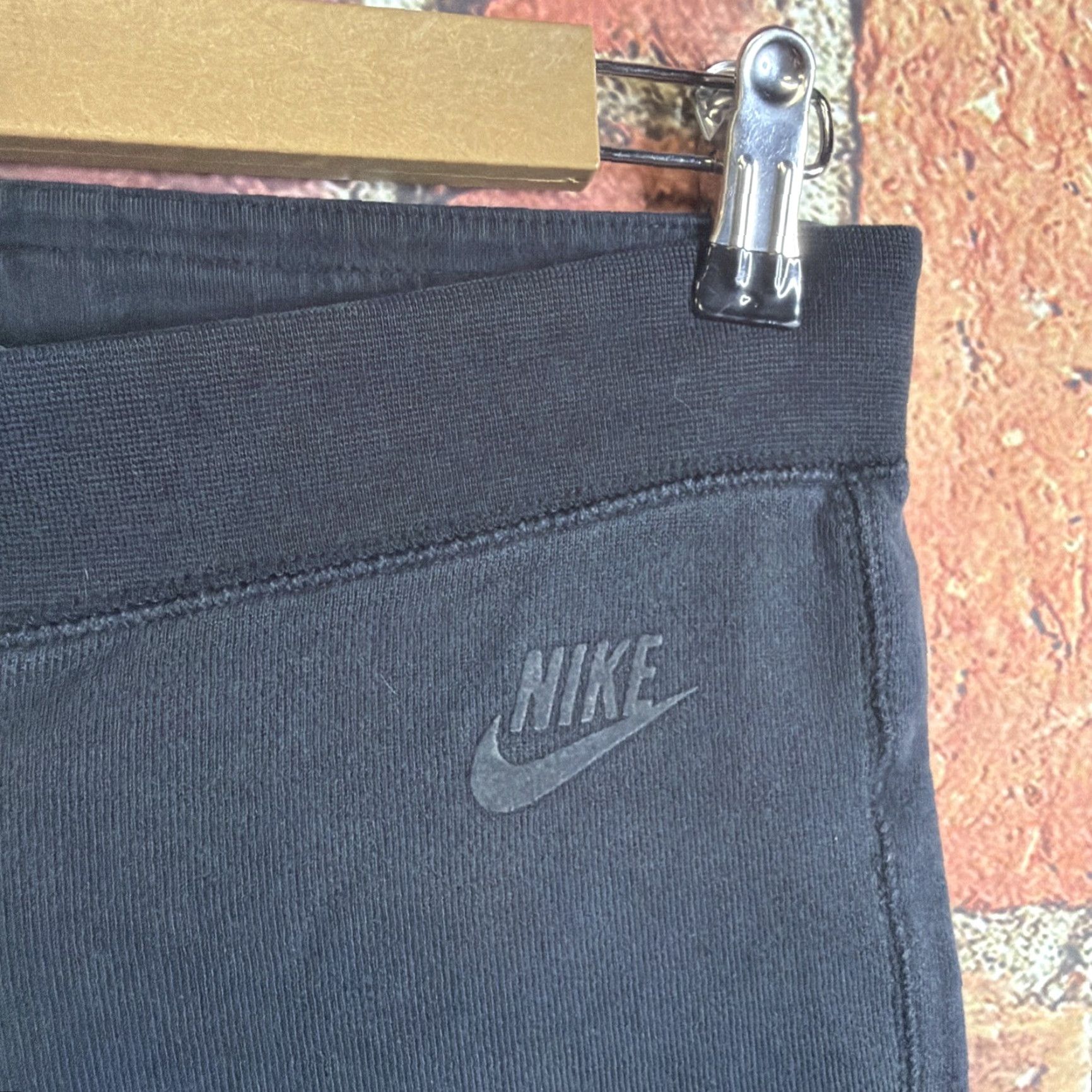 Nike VINTAGE Nike Sweatpants Women S Black Gym Training 90s Swoosh Activewear Pants Womens Shoes? Size 28" / US 6 / IT 42 - 3 Thumbnail