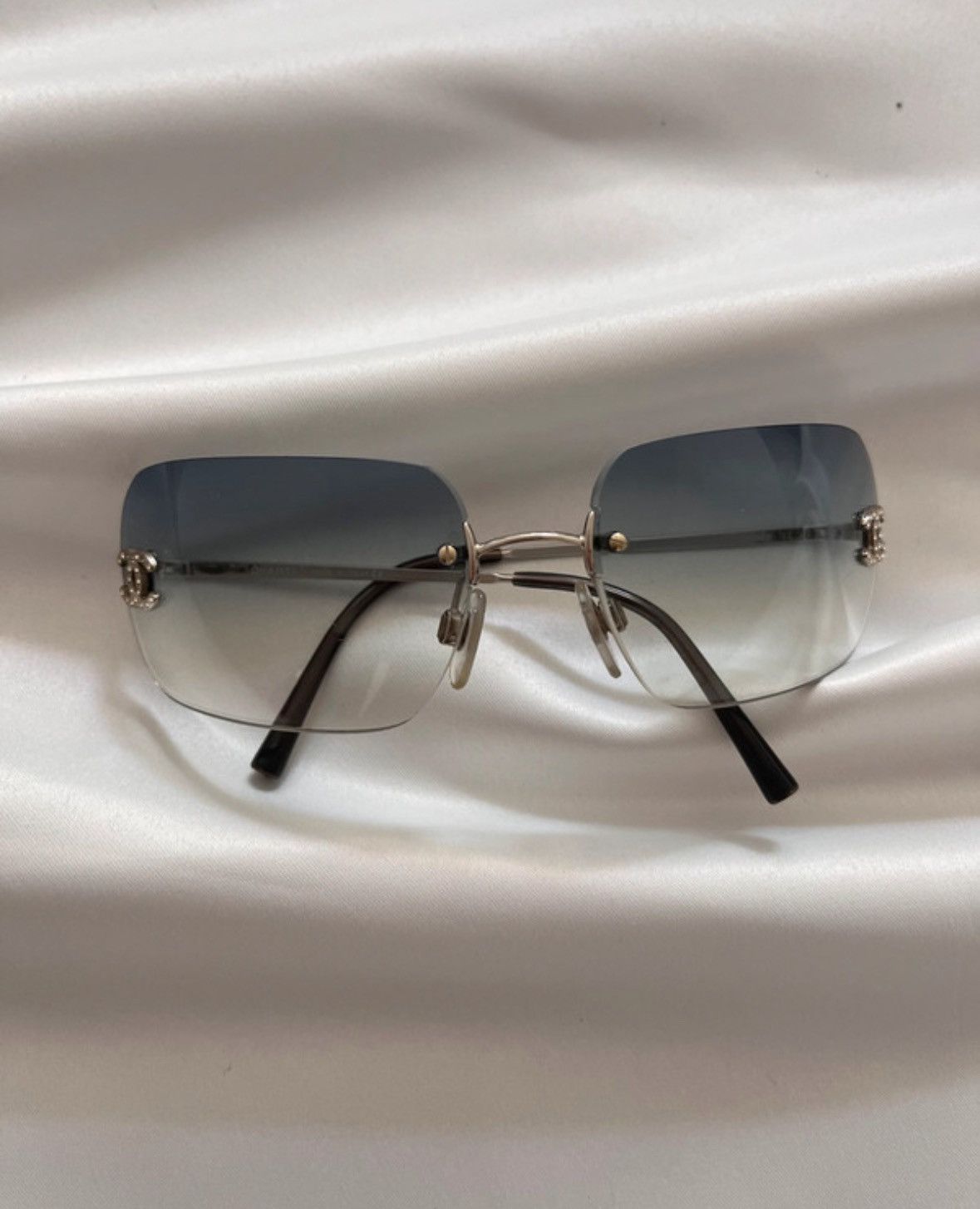 Chanel Chanel Sunglasses 4017-D CC Rhinestone Logo Rimless Vintage Size ONE SIZE - 1 Thumbnail