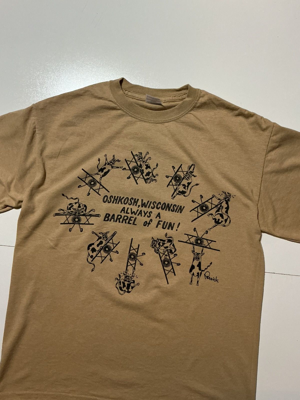 Other OshKosh Wisconsin Always A Barrel Of Fun Flying Cows T-Shirt Size US M / EU 48-50 / 2 - 3 Thumbnail