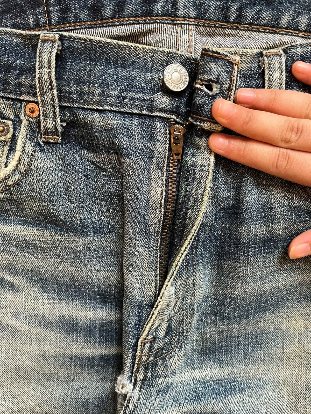 Levi's Vintage 90s Levis Mud Wash Distressed Loose Jeans Size US 32 / EU 48 - 4 Thumbnail