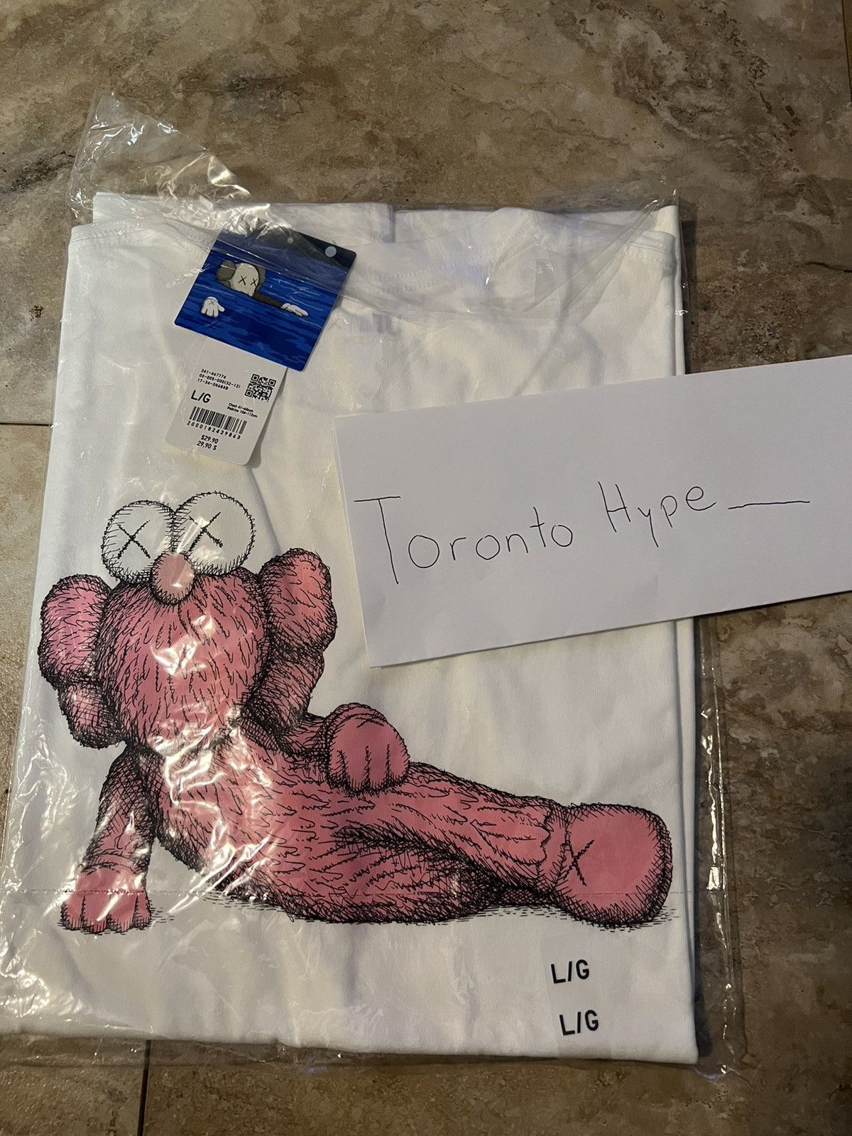 Kaws × Uniqlo Kaws x Uniqlo 2023 Collab Size US L / EU 52-54 / 3 - 5 Thumbnail