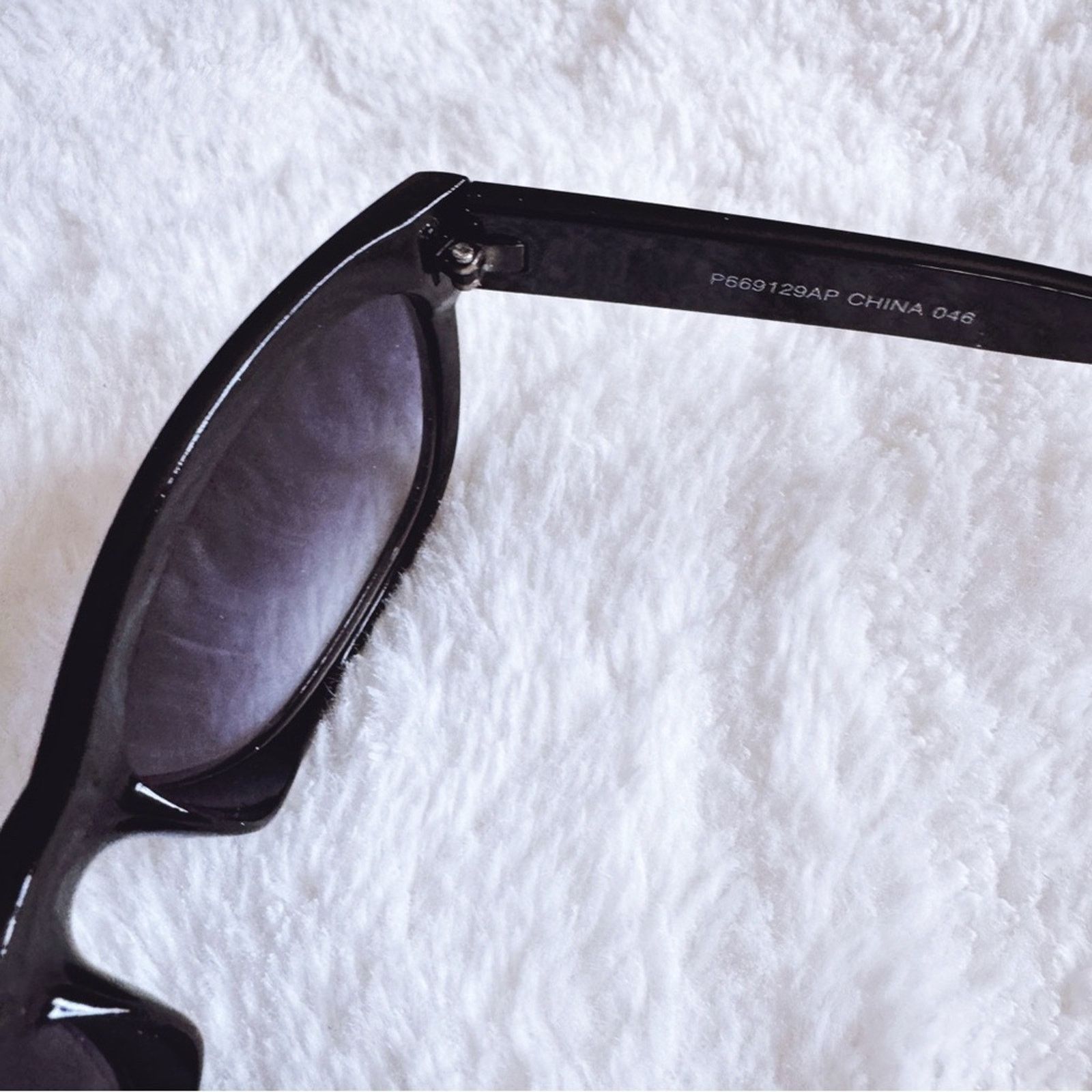 Other Rina Black w/Silver Accent Sunglasses Size ONE SIZE - 5 Thumbnail