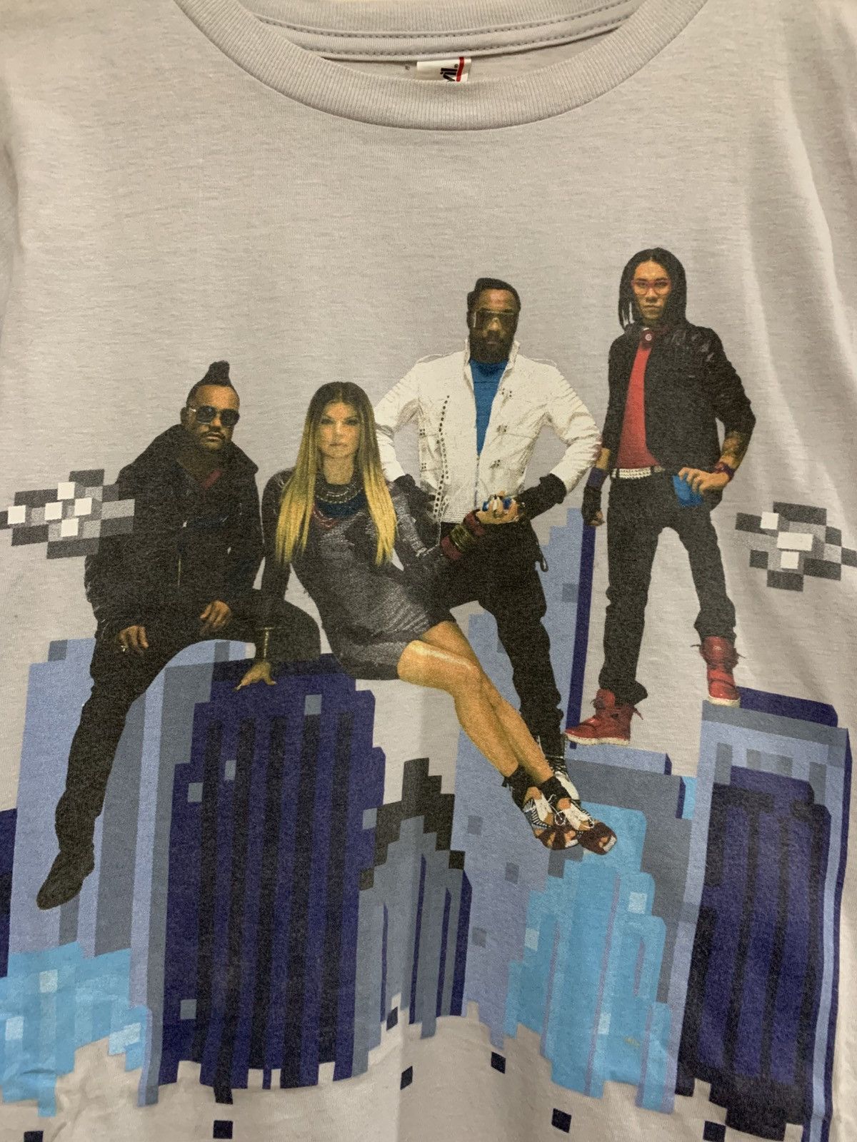 Band Tees The Black Eyed Peas 2011 Tour T Shirt Size US L / EU 52-54 / 3 - 2 Thumbnail