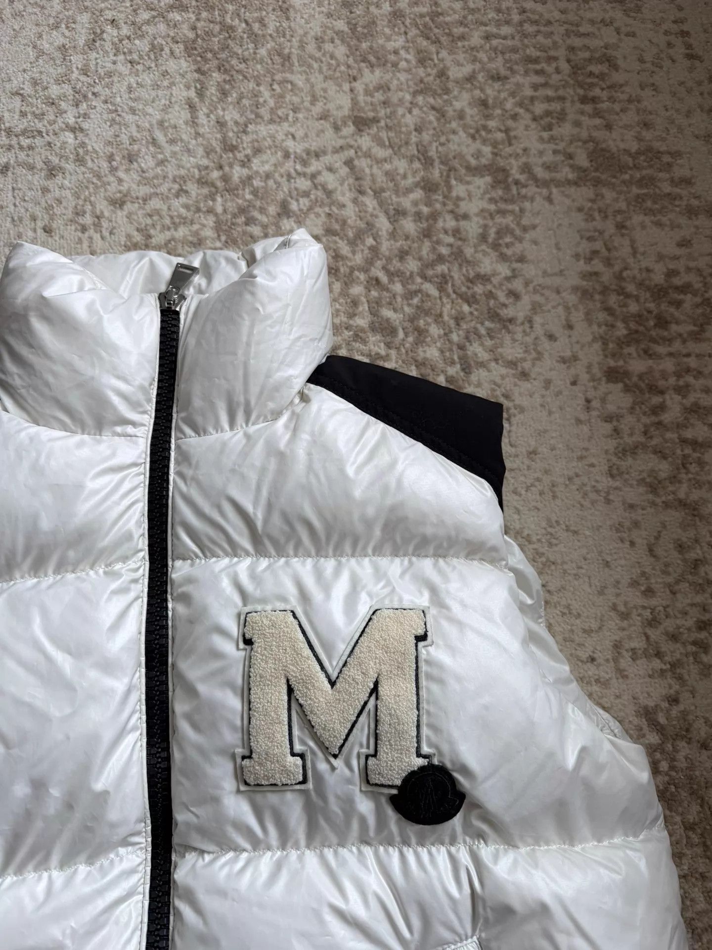 Moncler Moncler White Down Vest Size 0 Like New Size XS / US 0-2 / IT 36-38 - 2 Thumbnail