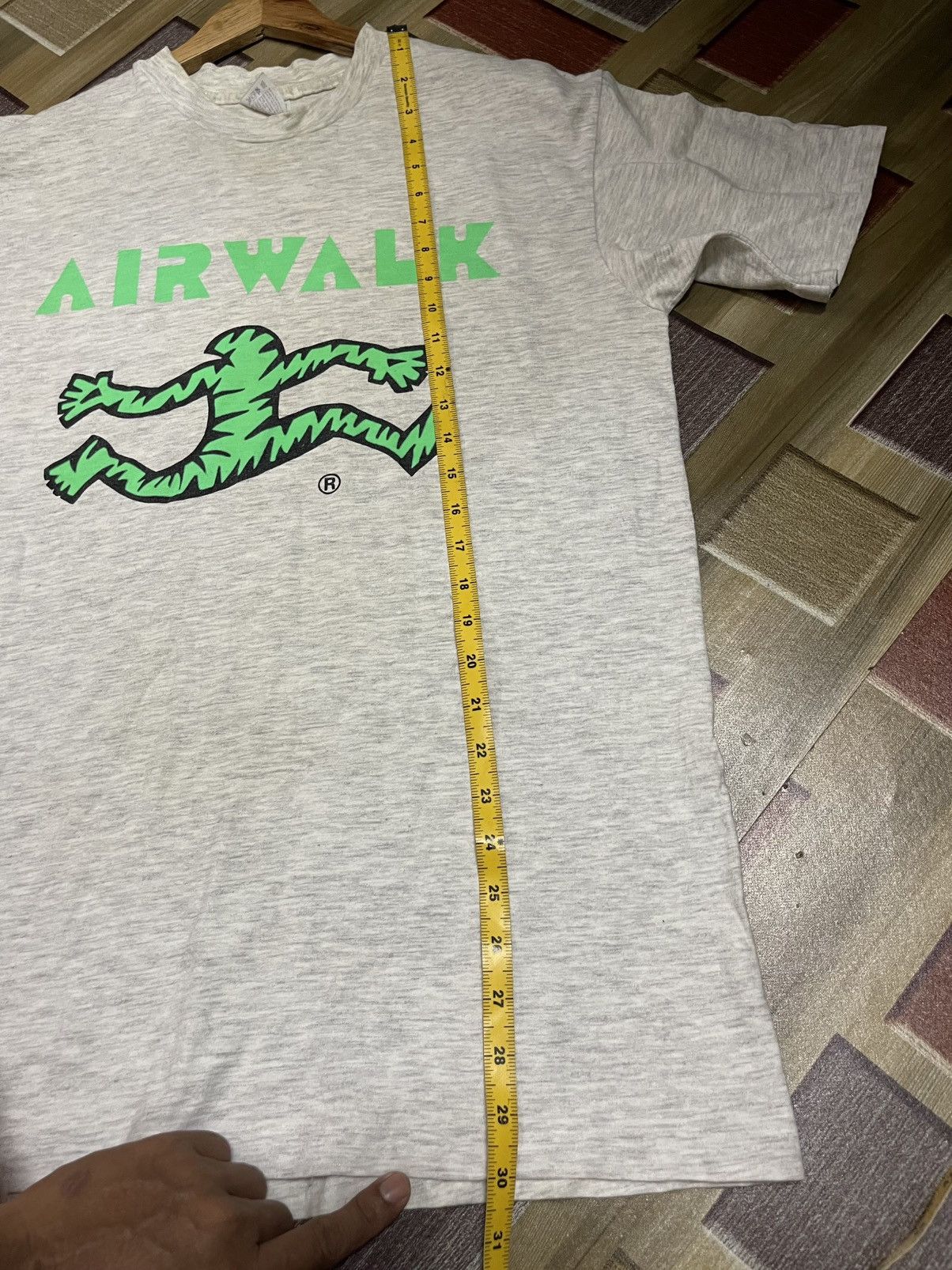 Vintage Vintage 90s airwalk tshirt Size US L / EU 52-54 / 3 - 9 Thumbnail