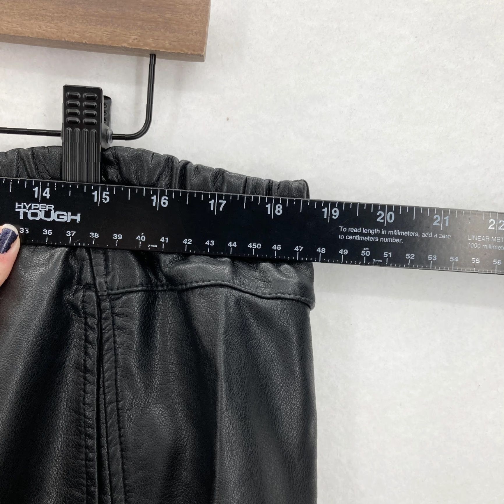 Vintage Pilcro Pants Womens XL Black Faux Leather Cropped Wide-Leg Elastic Waist Pull On Size 40" / US 18 - 6 Thumbnail