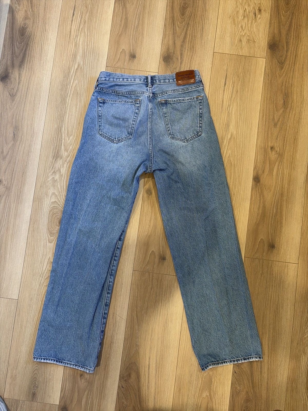 Abercrombie & Fitch Abercrombie Baggy 30 x 32 Light Wash Jeans Size US 30 / EU 46 - 1 Thumbnail