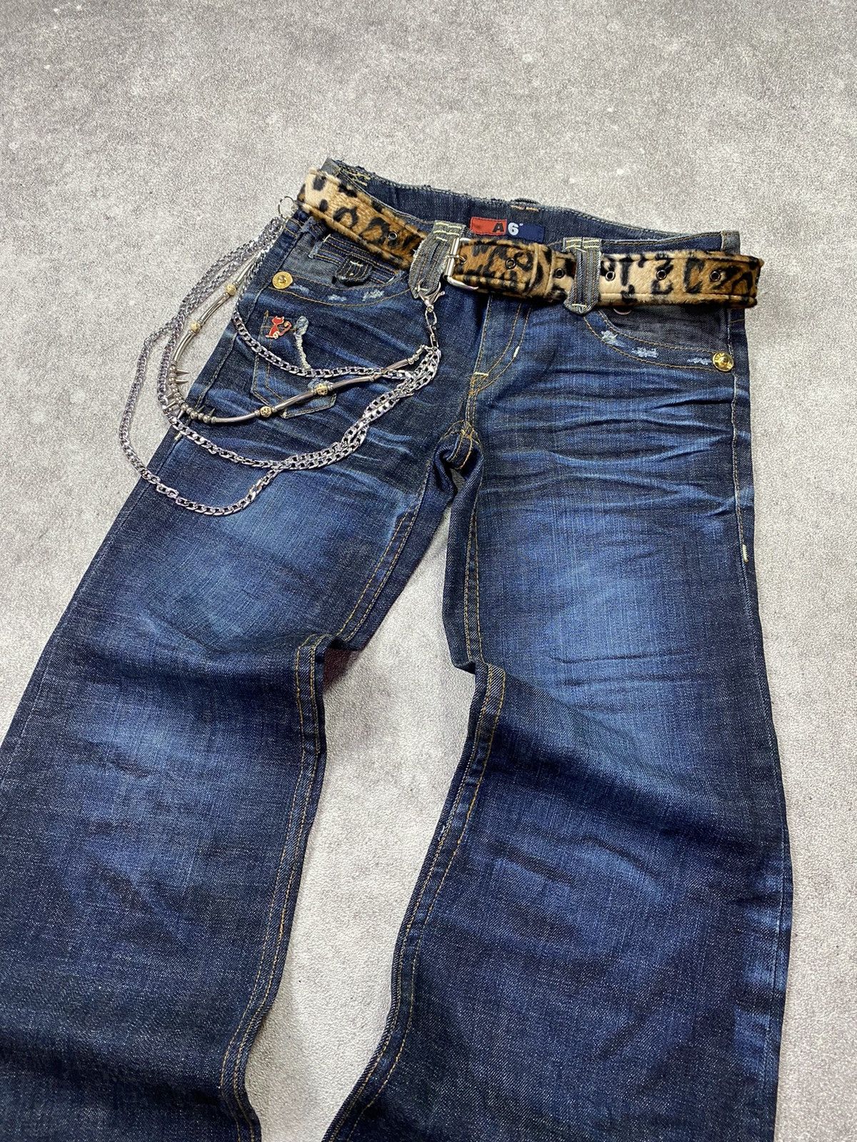 If Six Was Nine × Japanese Brand × Le Grande Bleu (L.G.B.) 2000s A6 Distressed Wash Super Flare Jean Size US 29 - 3 Thumbnail