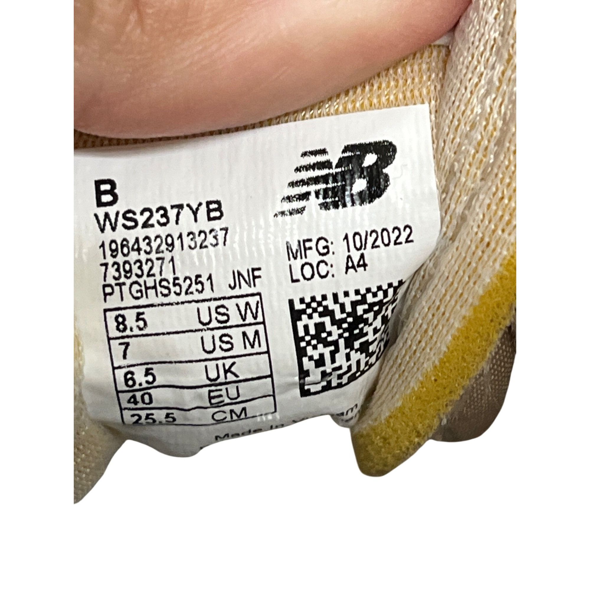 New Balance New Balance 237 wms tan white suede casual athletic sneakers Size US 8.5 / IT 38.5 - 7 Thumbnail