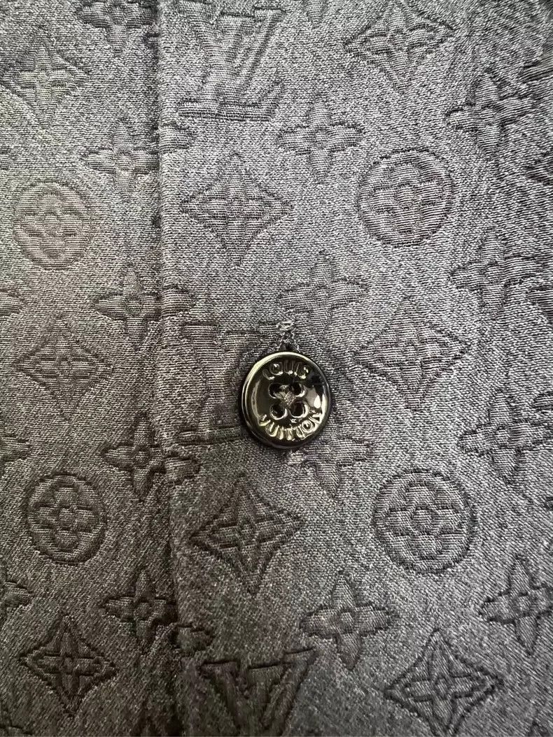 Louis Vuitton Louis Vuitton Dark Blue Short Sleeve Shirt with Full Dark Size US M / EU 48-50 / 2 - 7 Thumbnail