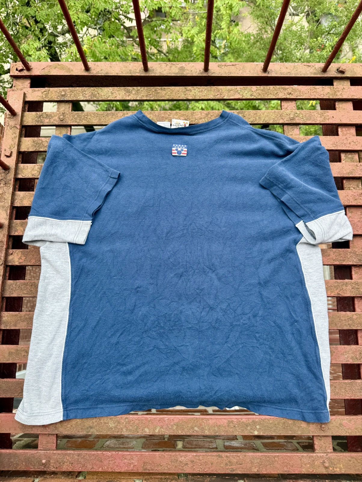 Disney MEN’S NAVY VINTAGE DISNEY TEE SHIRT Y2K Size US XL / EU 56 / 4 - 5 Thumbnail