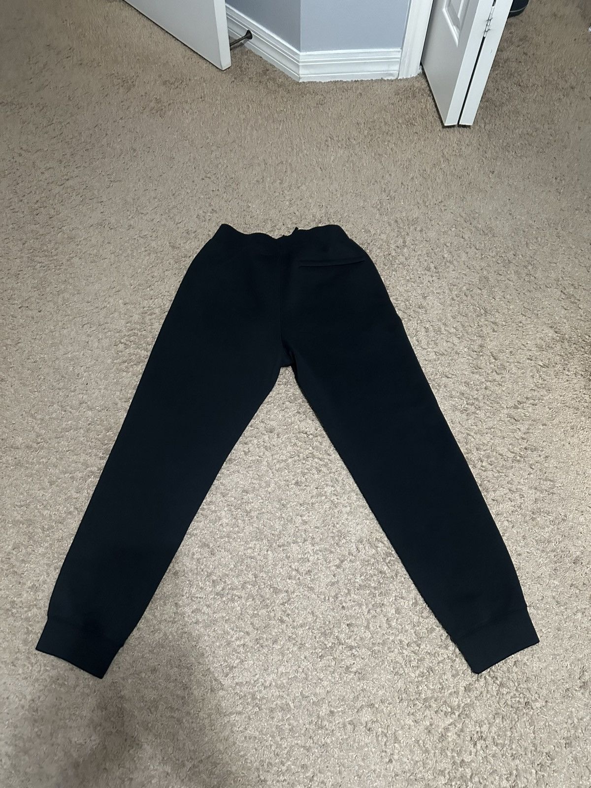 Uniqlo Uniqlo black regular joggers/sweatpants size small used Size US 28 / EU 44 - 5 Thumbnail