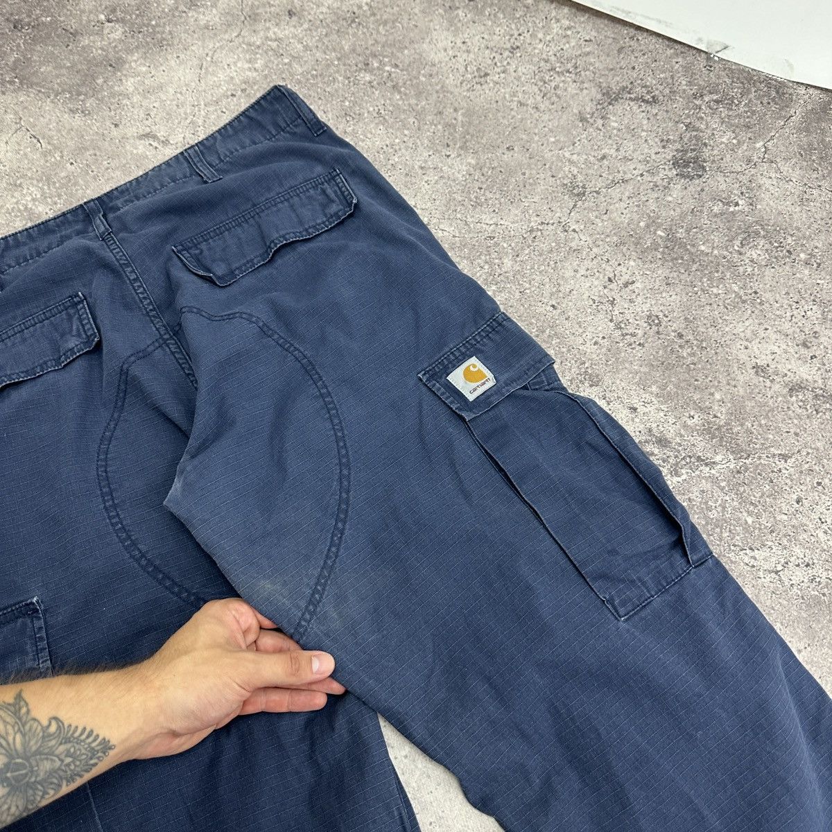 Vintage Vintage 90s Carhartt WIP Navy faded cargo pants hype y2k og Size US 32 / EU 48 - 6 Thumbnail