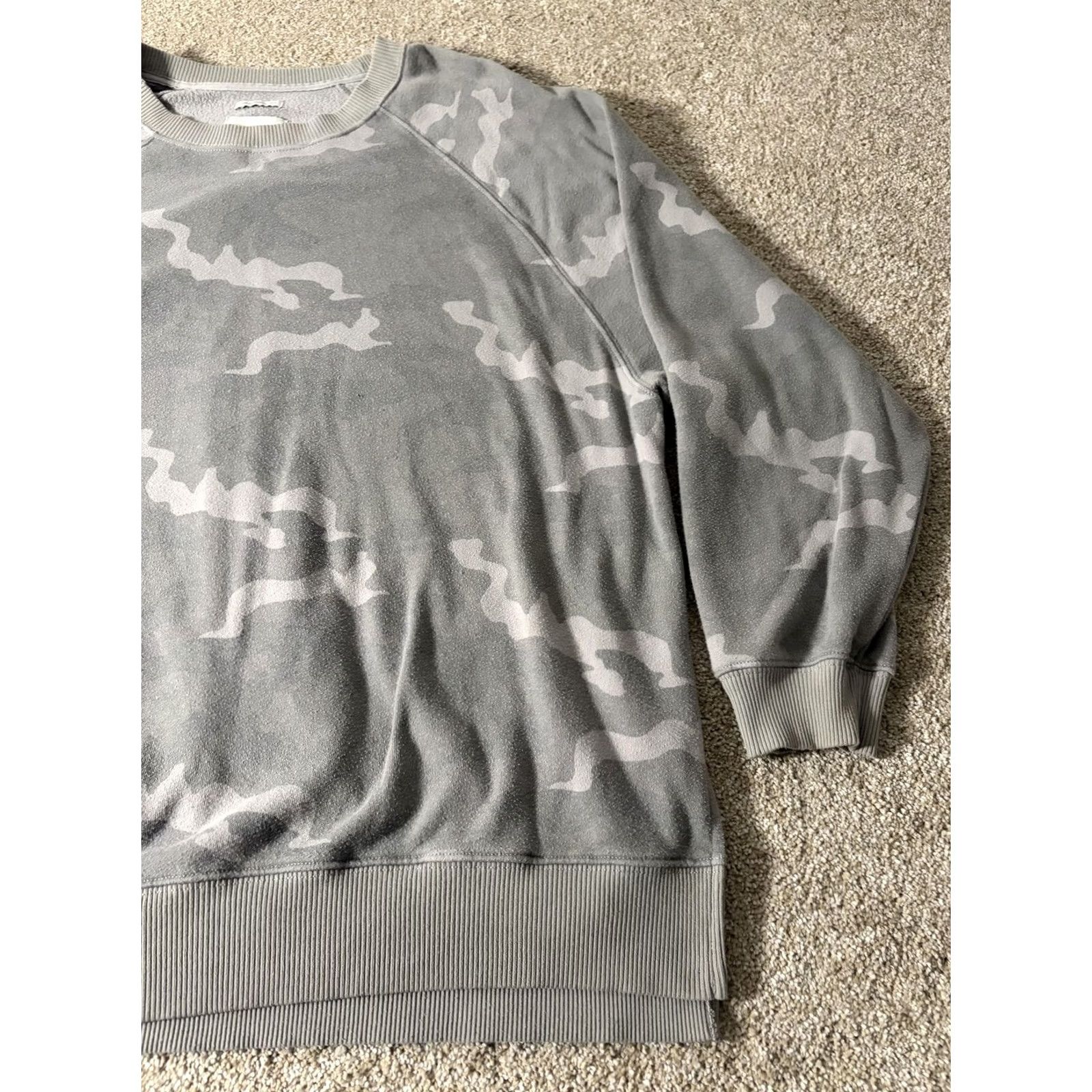 Vintage American Eagle Shirt Womens Medium Gray Camo Fleece Raglan Crewneck Pullover Size M / US 6-8 / IT 42-44 - 3 Thumbnail