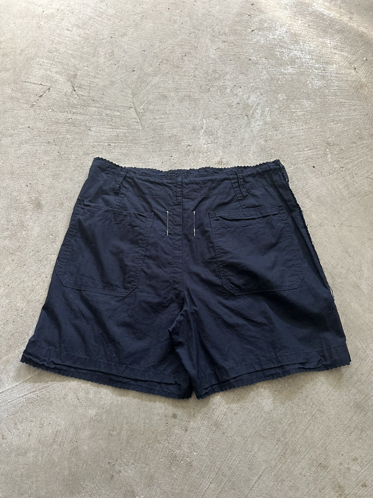 Takahiromiyashita The Soloist. Takahiro Miyashita TheSoloist Shorts Navy multi pocket S Size US 30 / EU 46 - 2 Thumbnail