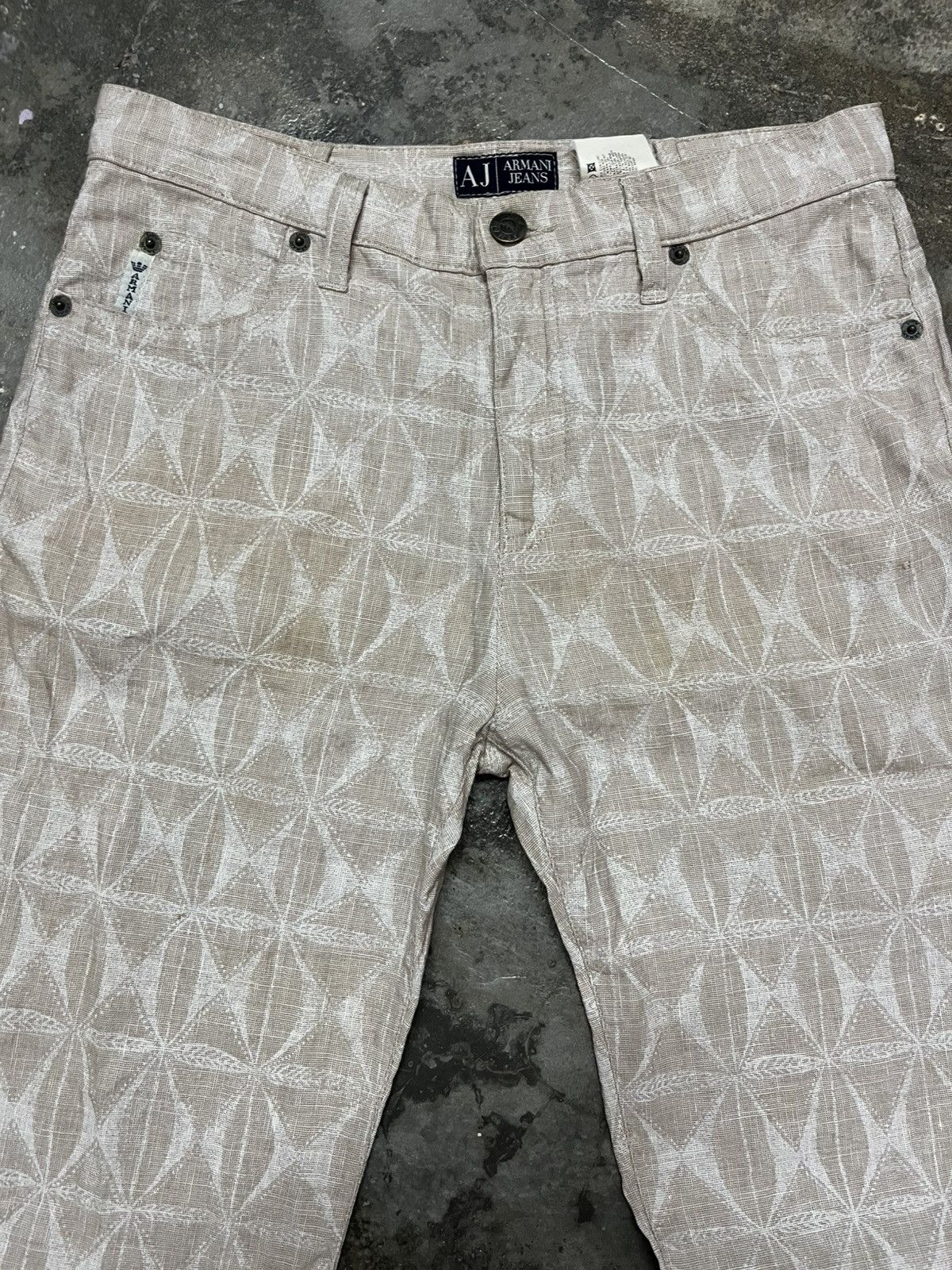 Armani VINTAGE Armani Jeans Italy Geometric All-Over Print Size US 29 - 10 Thumbnail