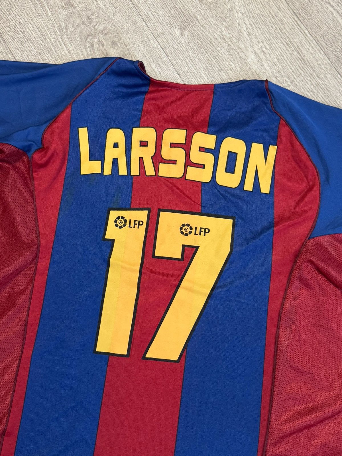 Nike 🔷Vintage Nike FC Barcelona 2004/05 Larsson #17 Soccer jersey Size US M / EU 48-50 / 2 - 9 Thumbnail