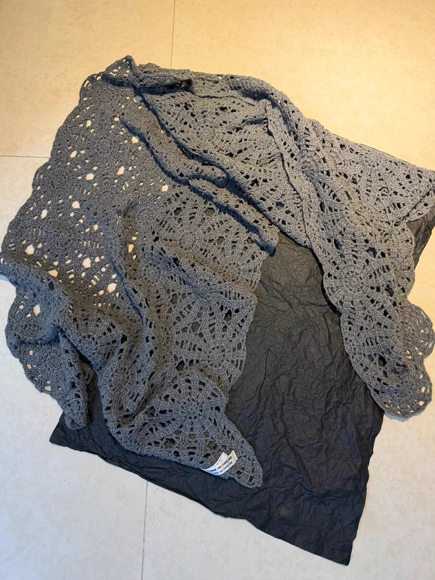 Comme des Garcons Comme des Garcons Gray Oversize Star Crochet Wool Wrap Size ONE SIZE - 1 Thumbnail