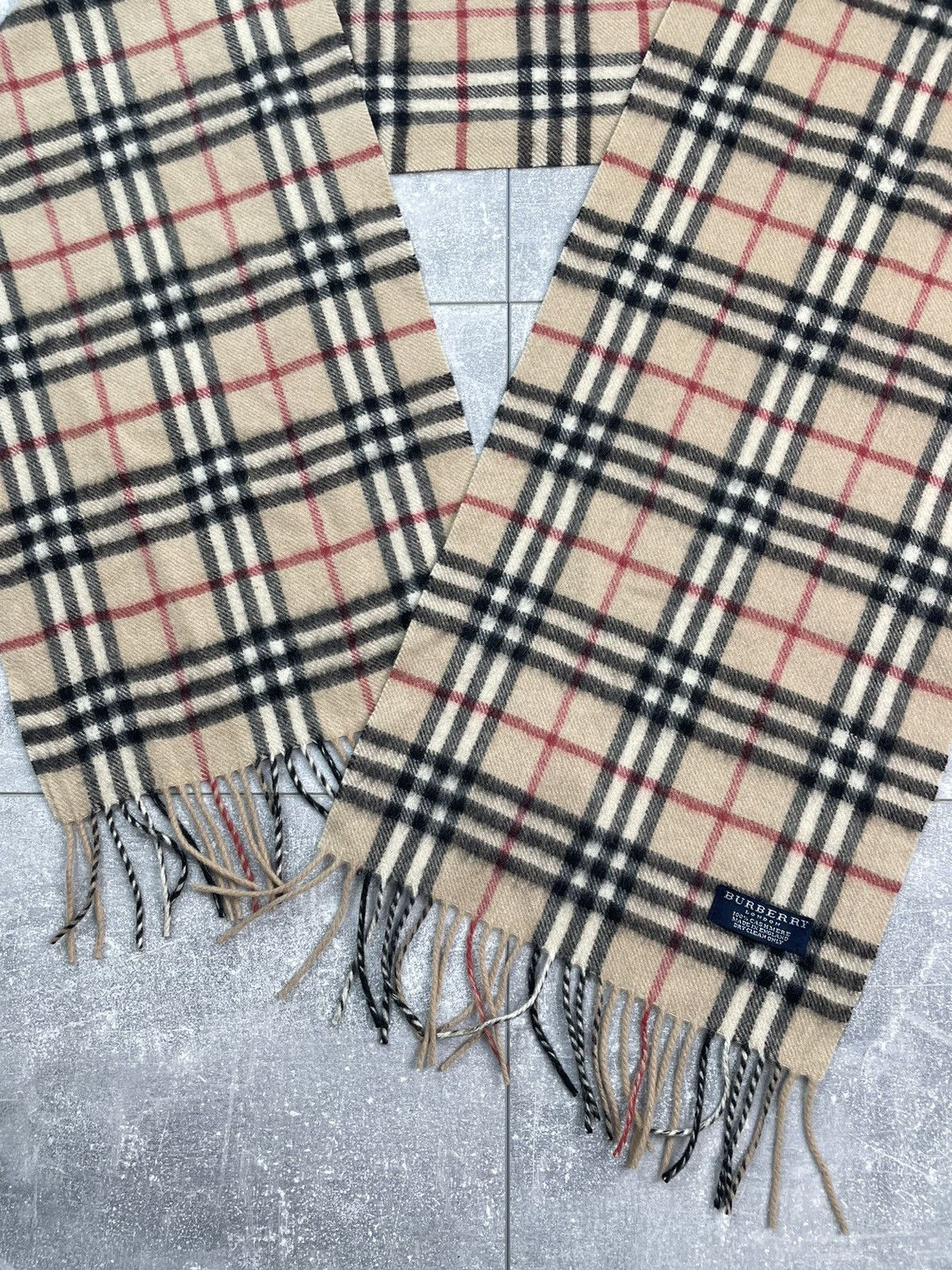 Burberry Burberry Cashmere Scarf Check Vintage Size ONE SIZE - 2 Thumbnail