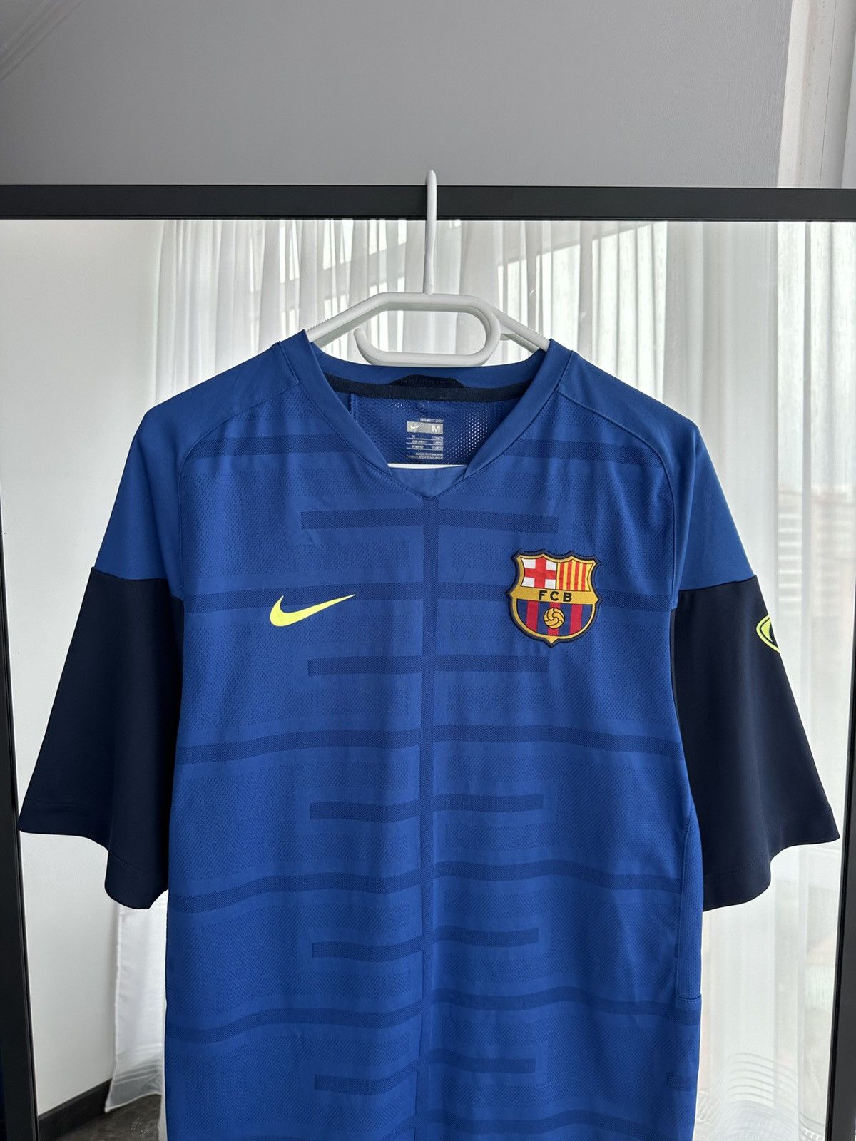 Nike × Vintage Vintage Nike Barcelona Football Training Jersey 2009/10 Size US M / EU 48-50 / 2 - 2 Thumbnail