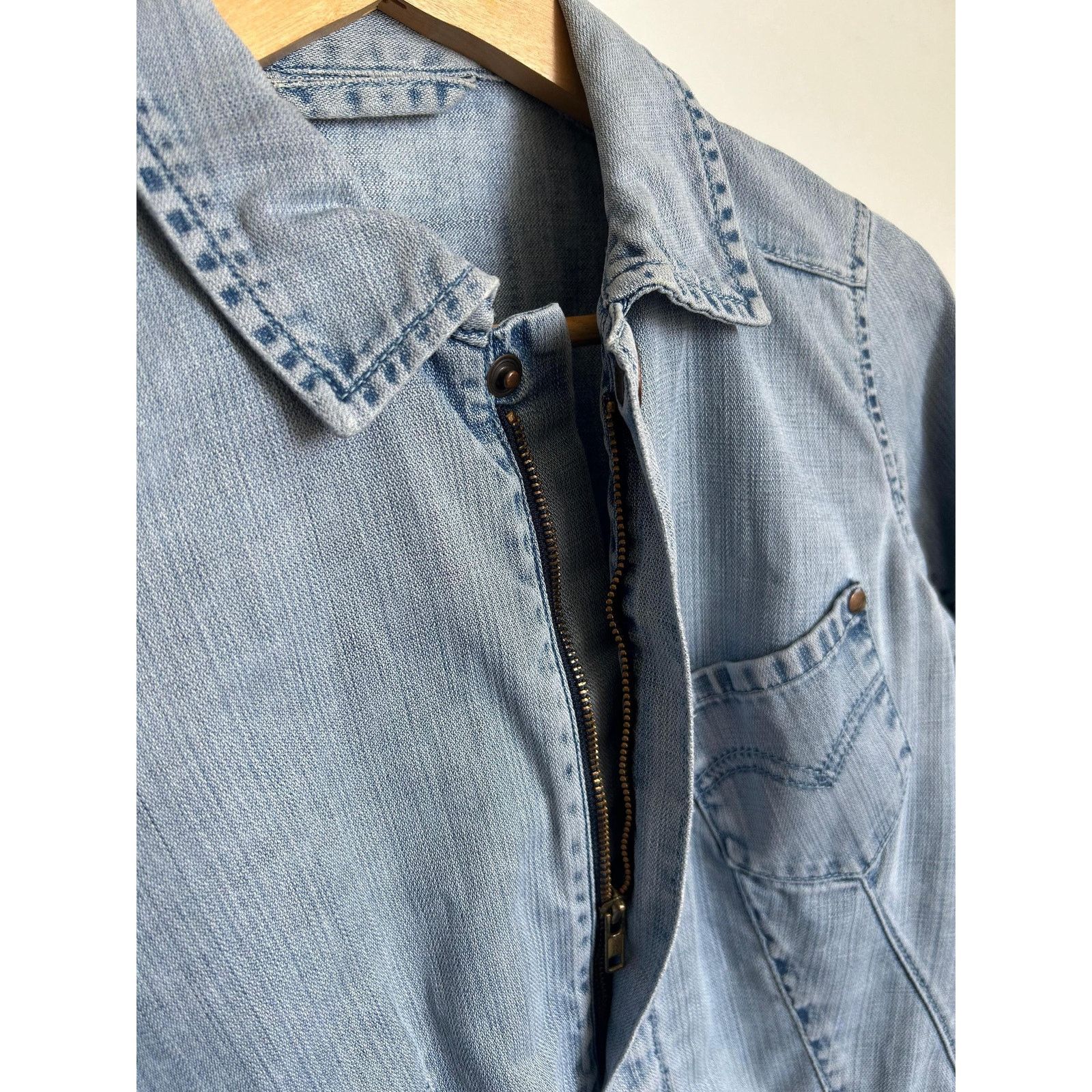 Levi's Levi's Engineered Jeans Jacket XS Y2K Rare Light Wash Denim Size US XS / EU 42 / 0 - 4 Thumbnail
