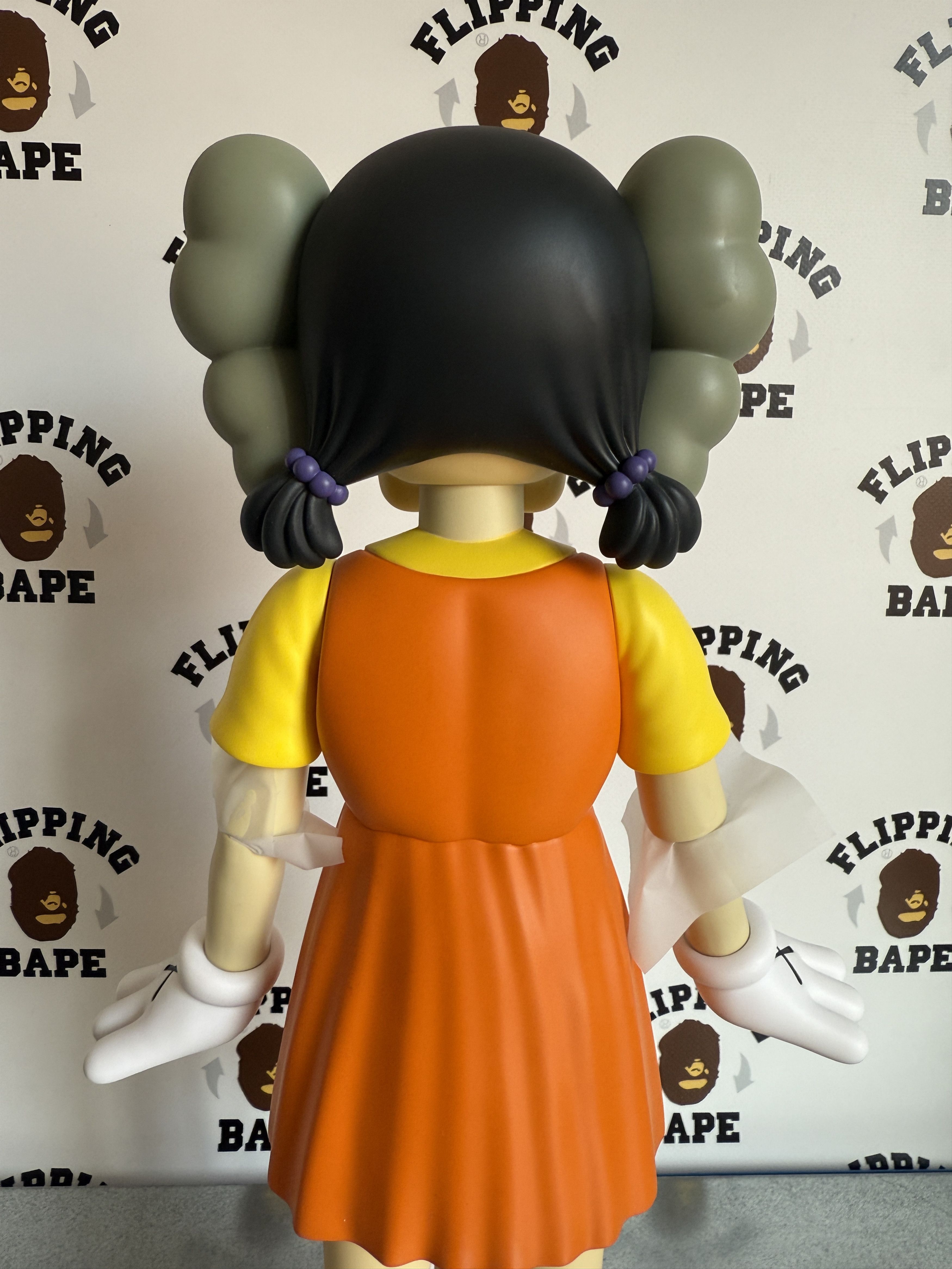 Kaws KAWS YOUNG-HEE Figure (Coloured) Size ONE SIZE - 11 Thumbnail